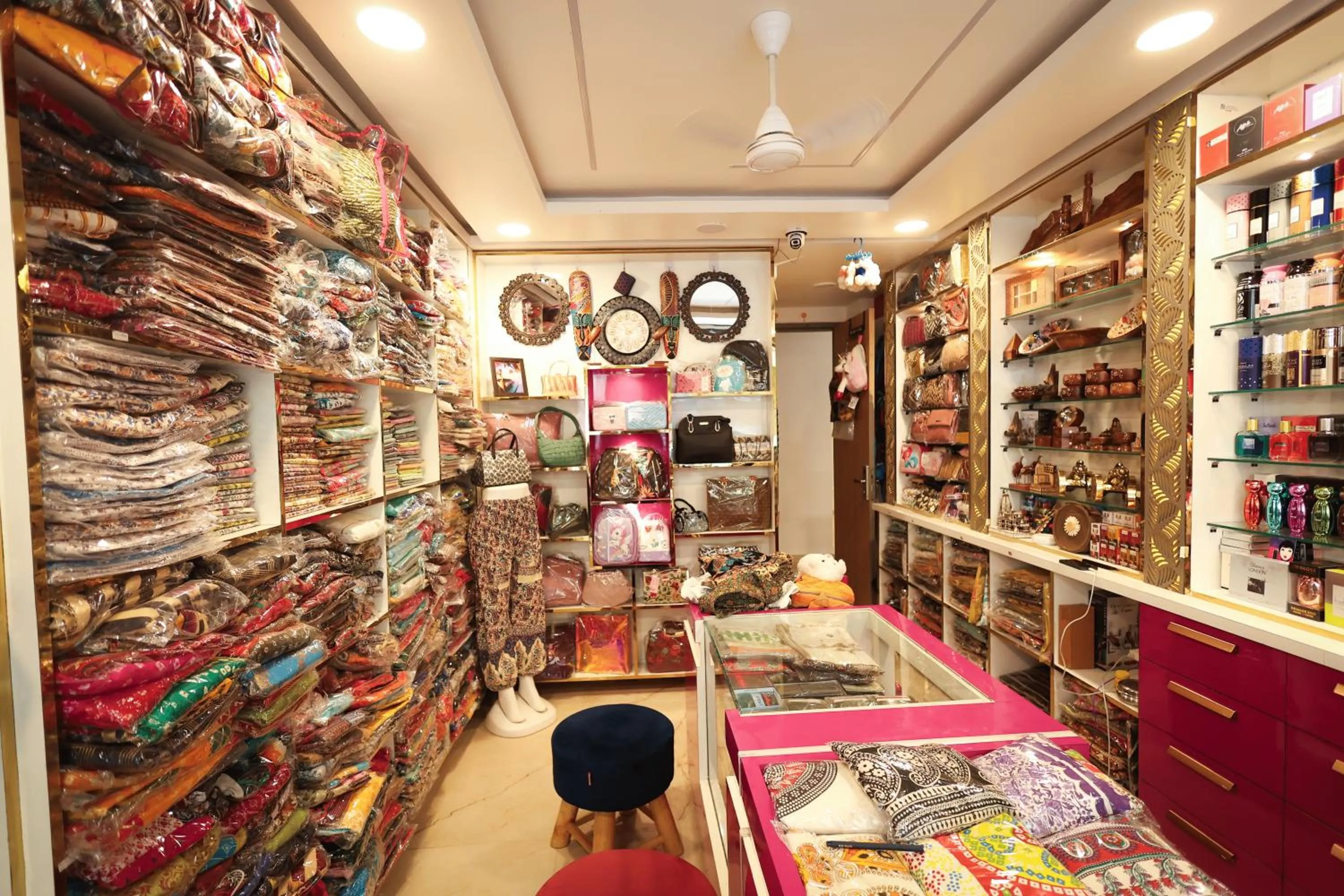 On-site shops in Arjun - A boutique hotel