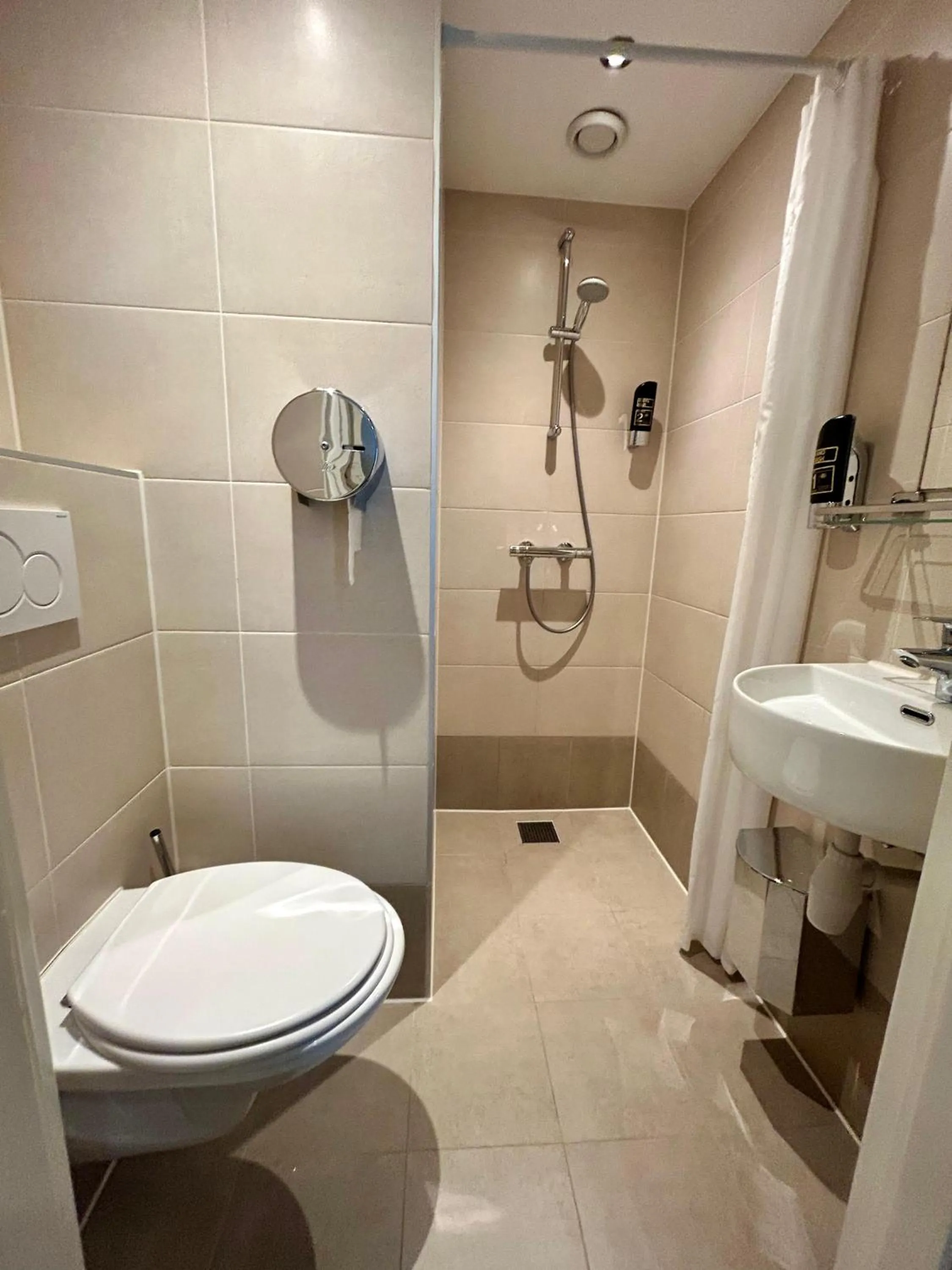 Bathroom in Hotel Damrak Inn