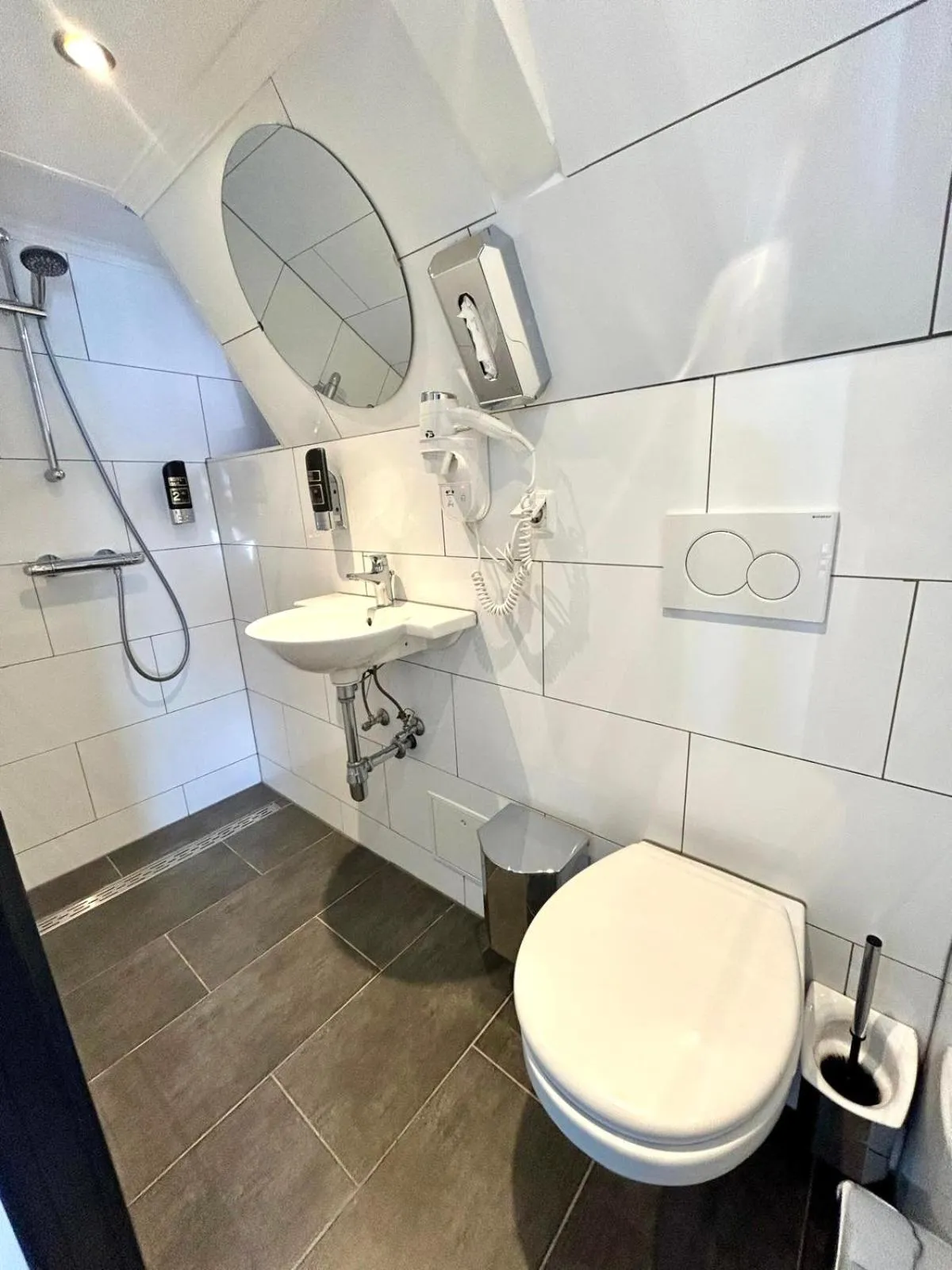 Shower in Hotel Damrak Inn