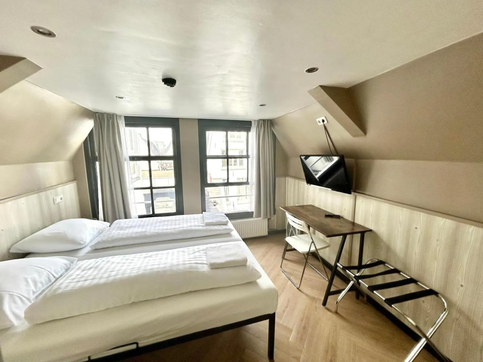 Bedroom, Bed in Hotel Damrak Inn