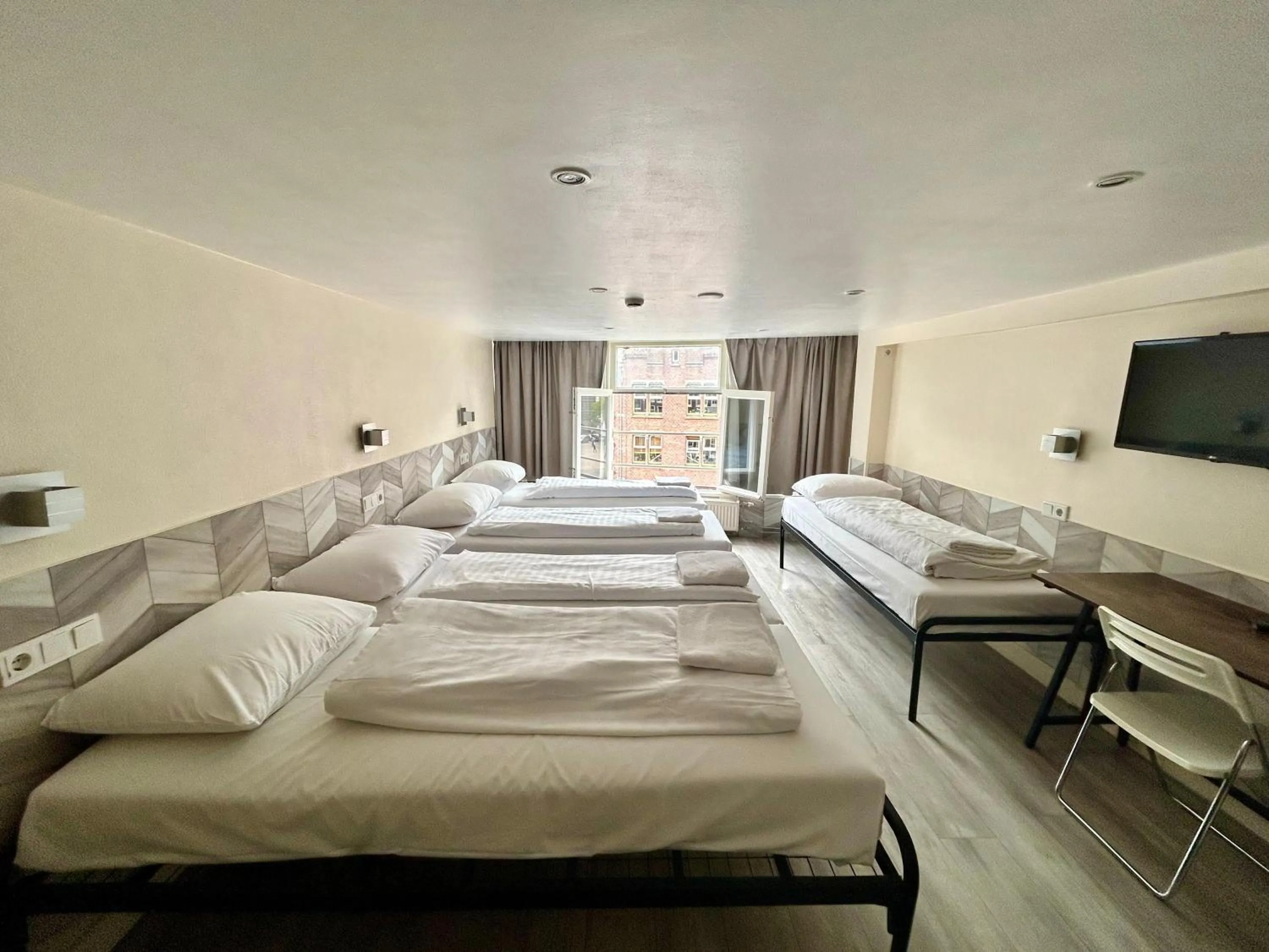 Bed in Hotel Damrak Inn