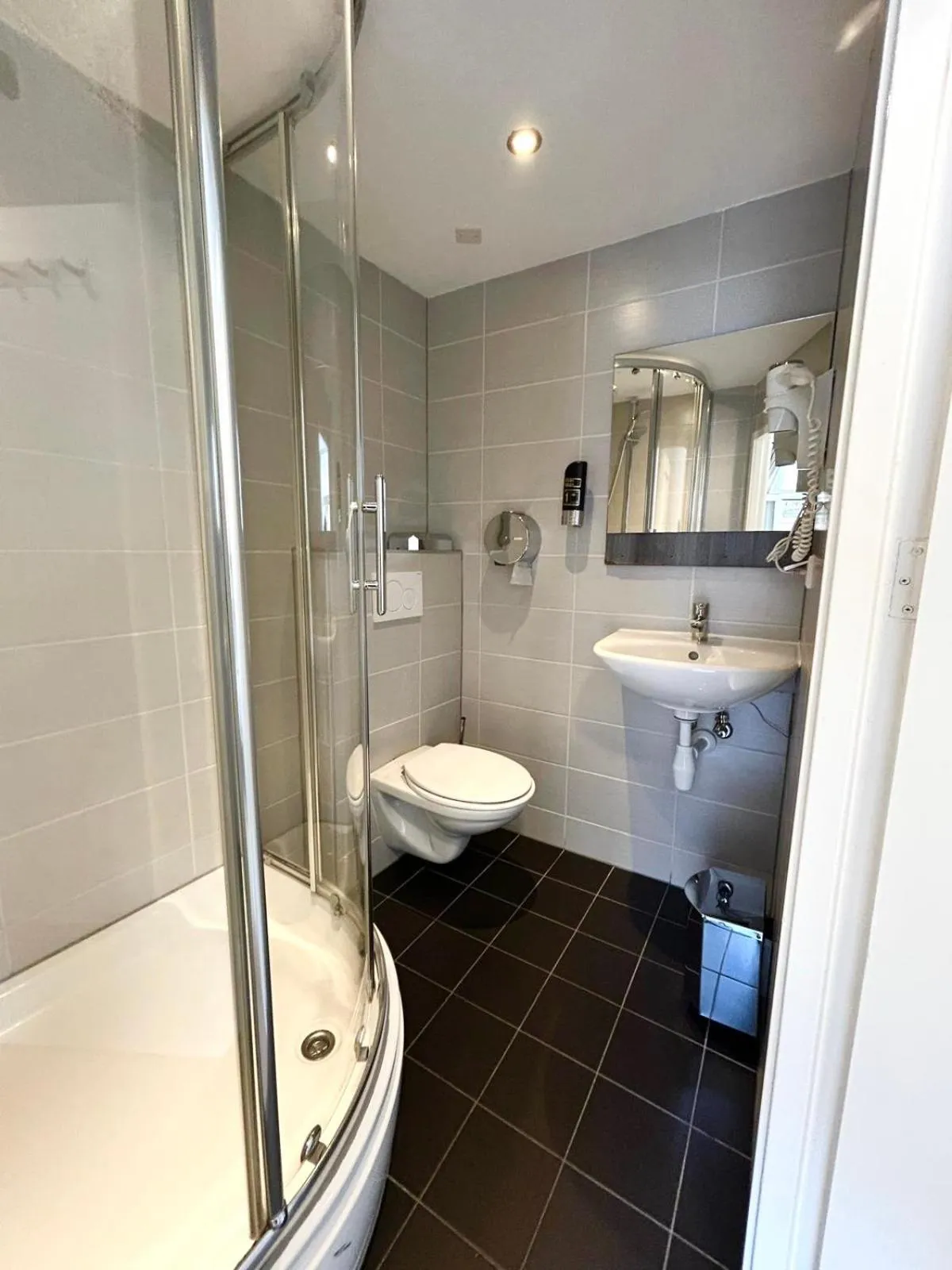 Shower in Hotel Damrak Inn