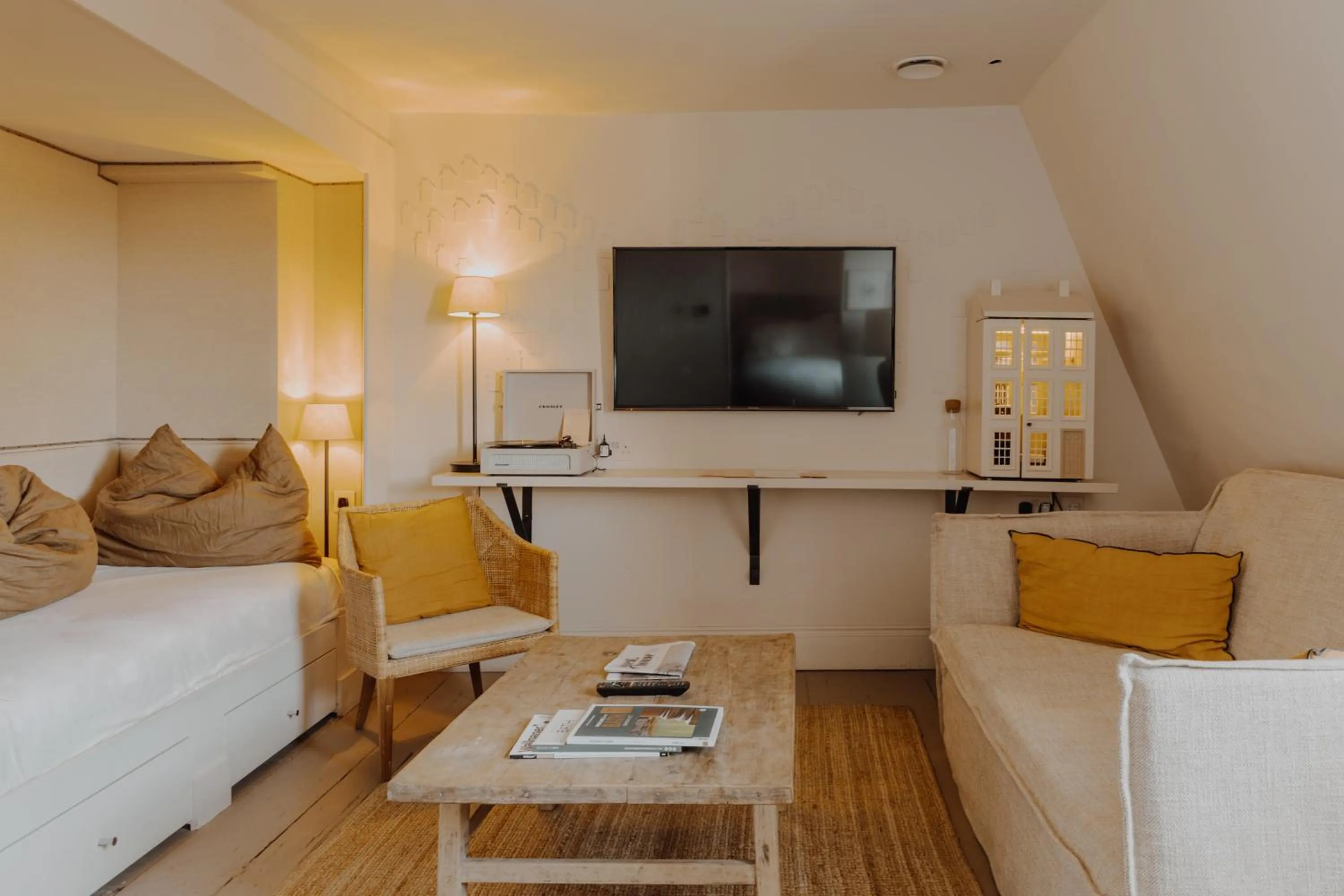 Seating area in No 15 by GuestHouse, Bath