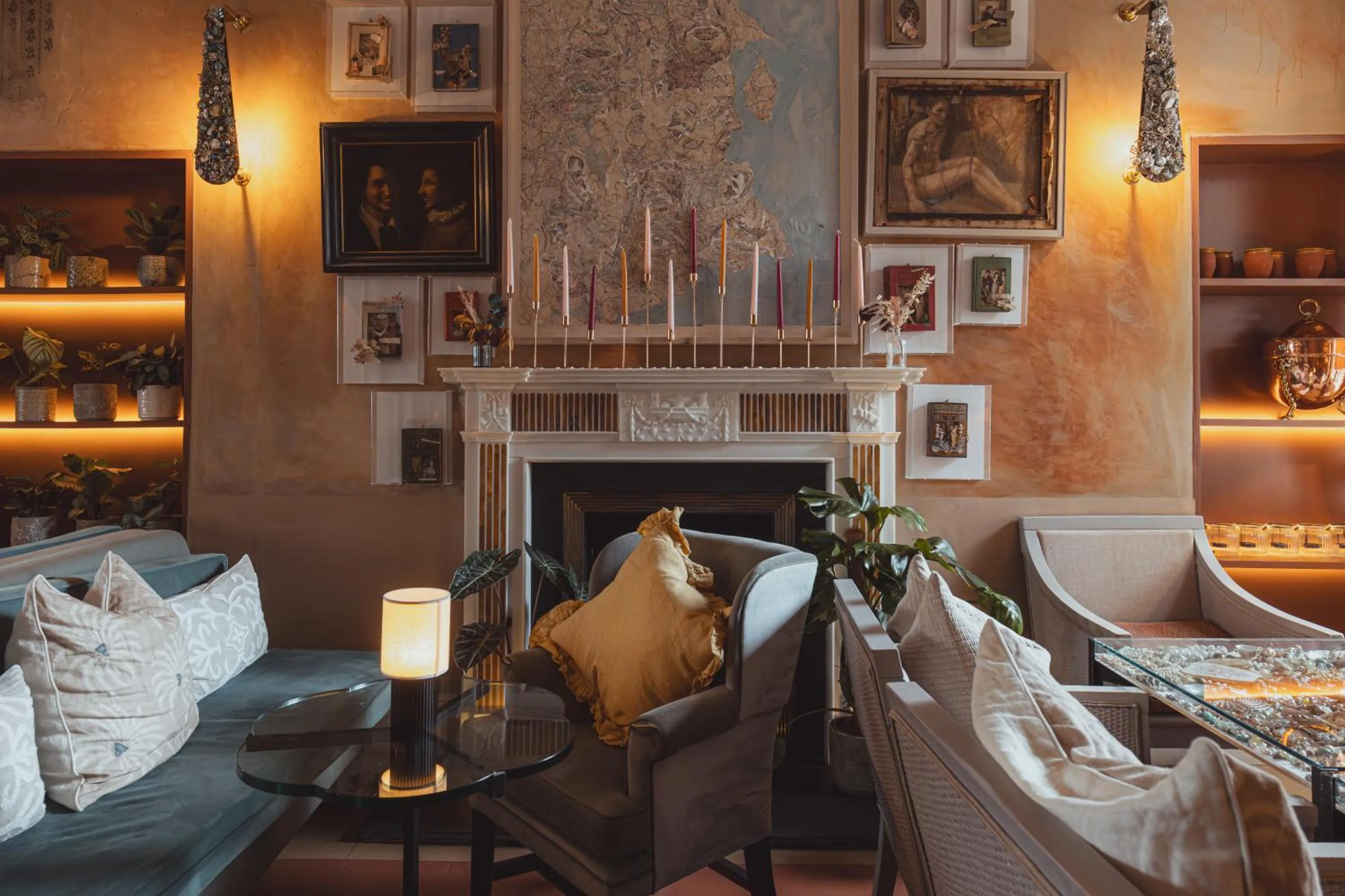 Lounge or bar in No 15 by GuestHouse, Bath