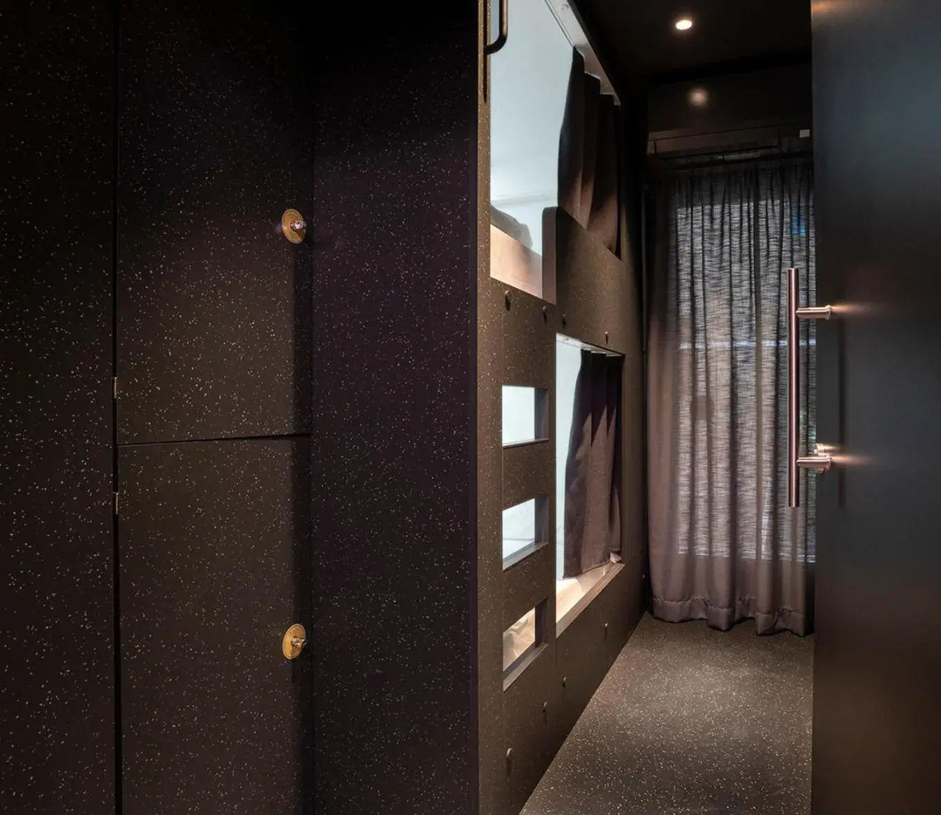 Private Pod for 2 - Shared bathroom in AMISTAT City Hostel Barcelona Private Pod for 2 - Shared bathroom in AMISTAT City Hostel Barcelona