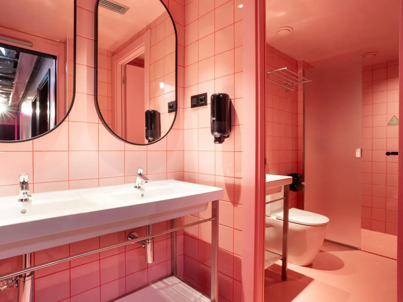 Private Pod for 2 - Shared bathroom in AMISTAT City Hostel Barcelona Private Pod for 2 - Shared bathroom in AMISTAT City Hostel Barcelona