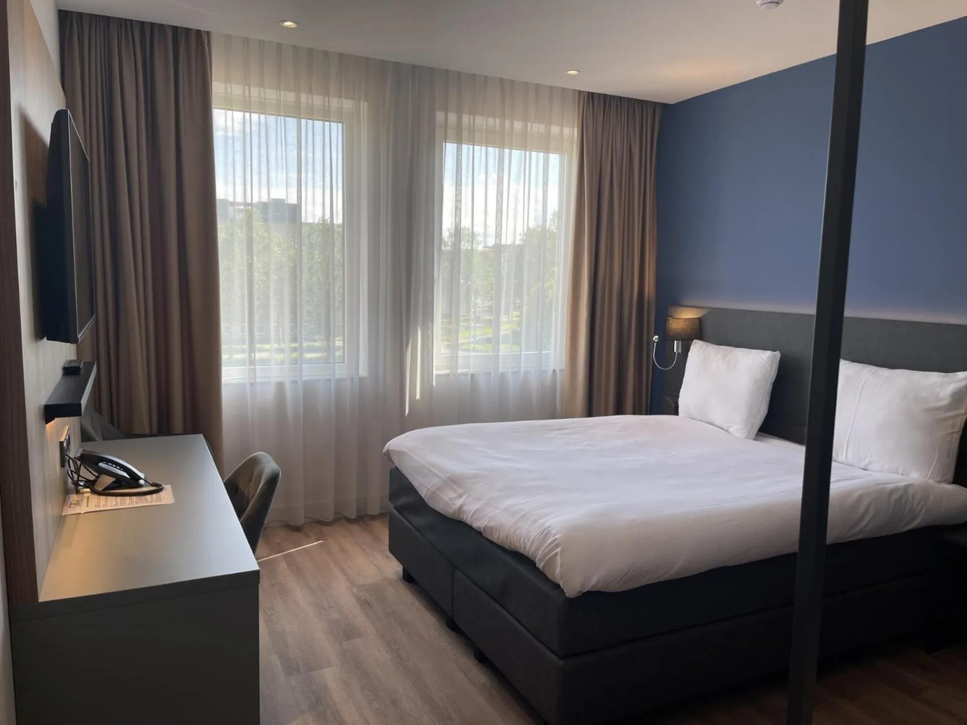 Bed in OZO Hotels Antares Airport