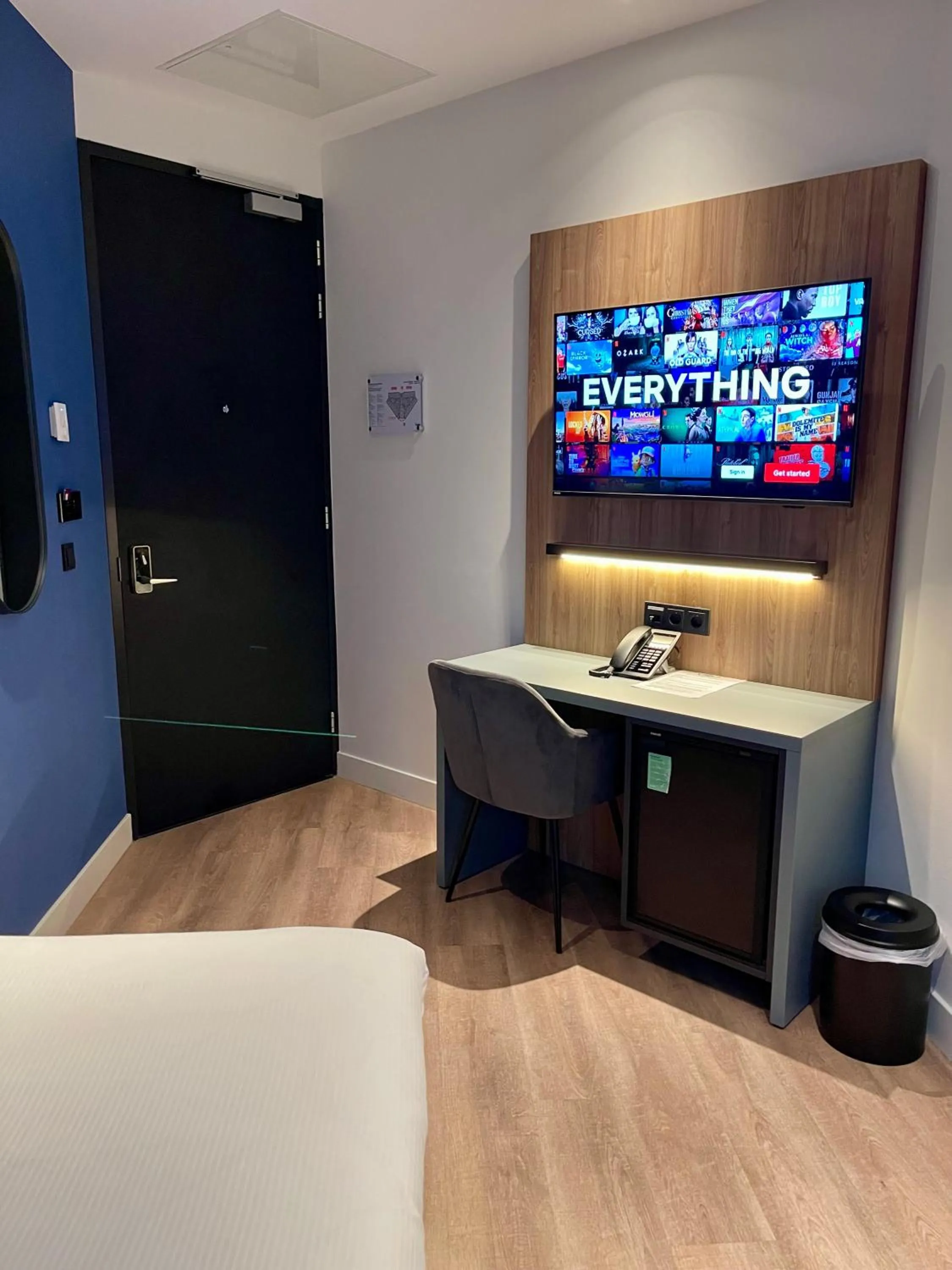 TV and multimedia, Bed in OZO Hotels Antares Airport