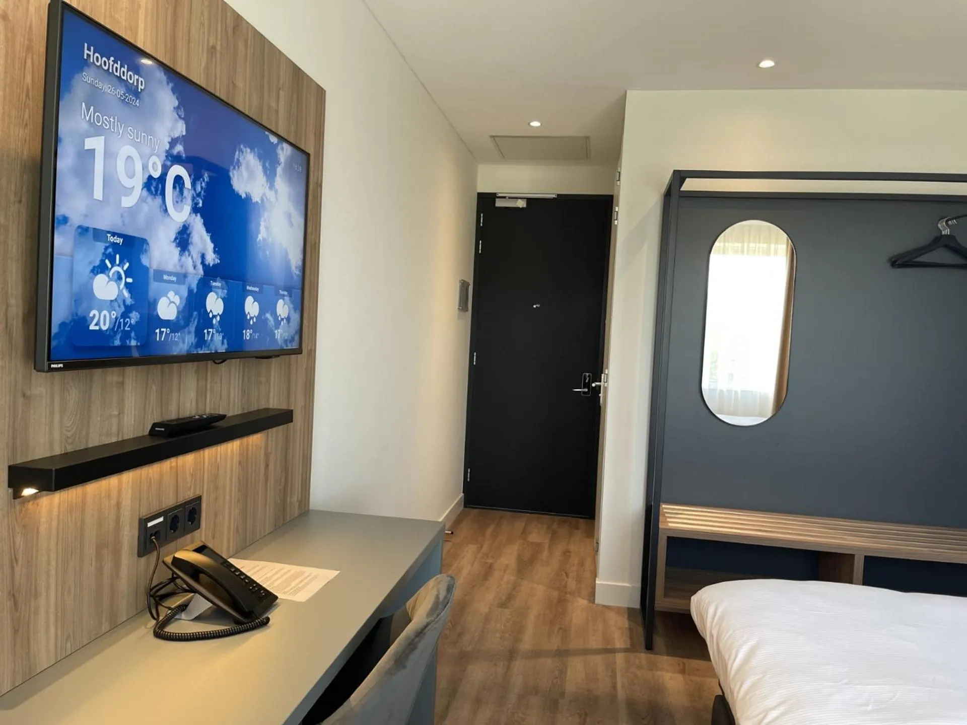 TV and multimedia, Bed in OZO Hotels Antares Airport
