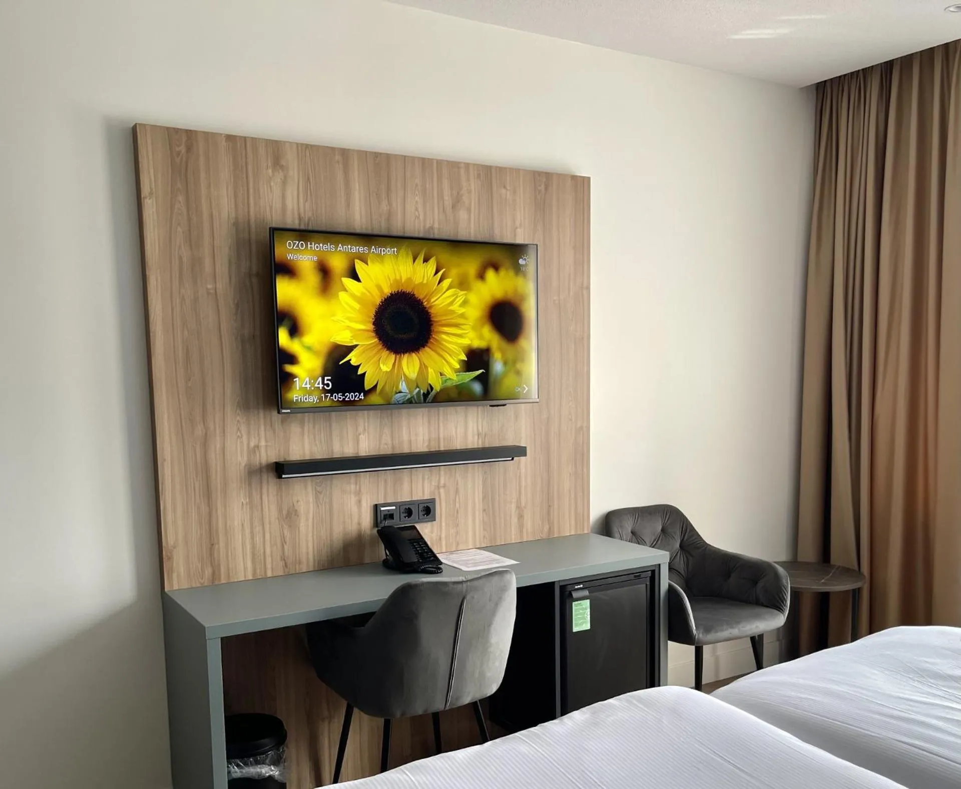 TV and multimedia, Bed in OZO Hotels Antares Airport