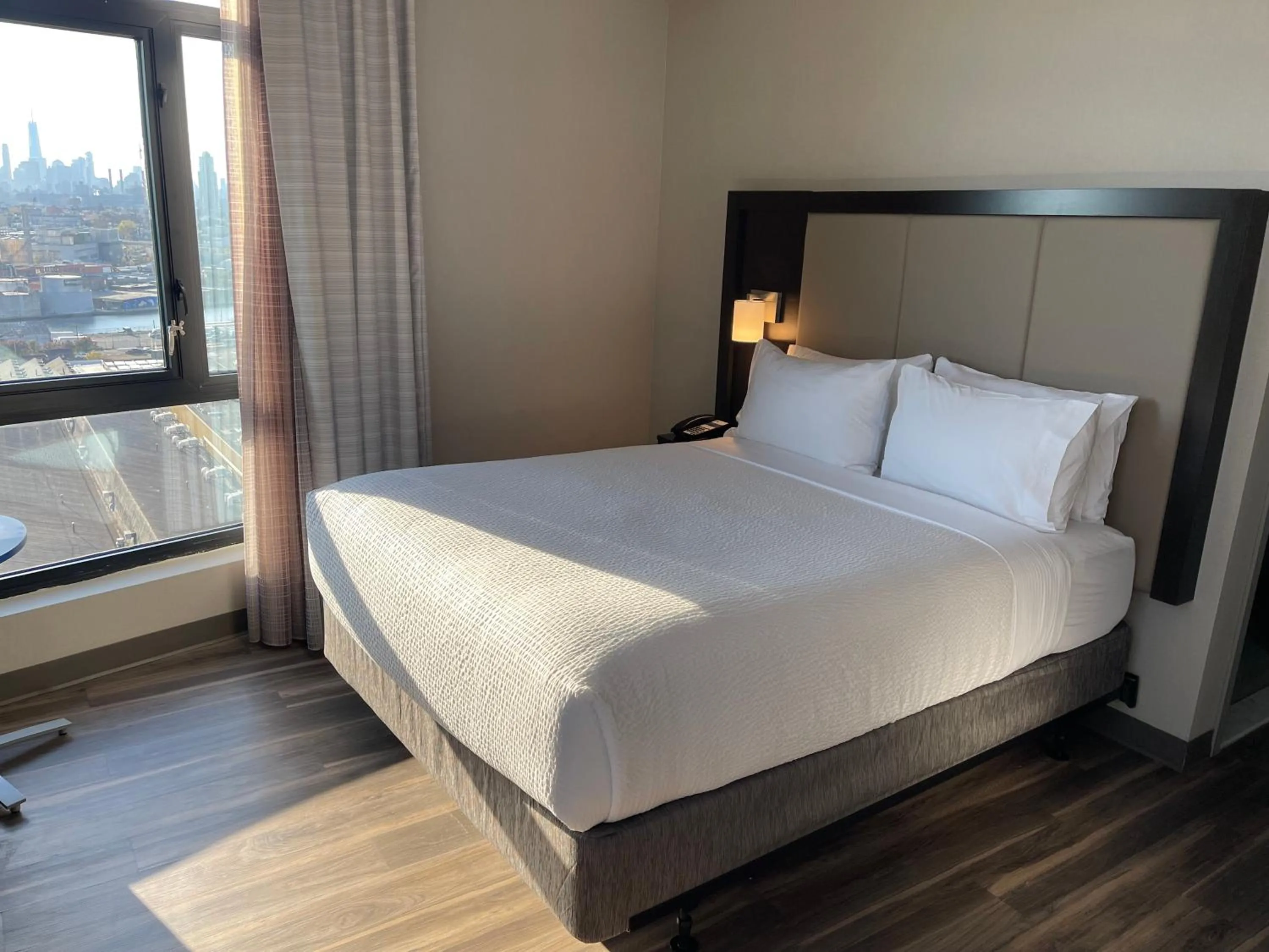Bed in Holiday Inn Express Long Island City E - New York by IHG