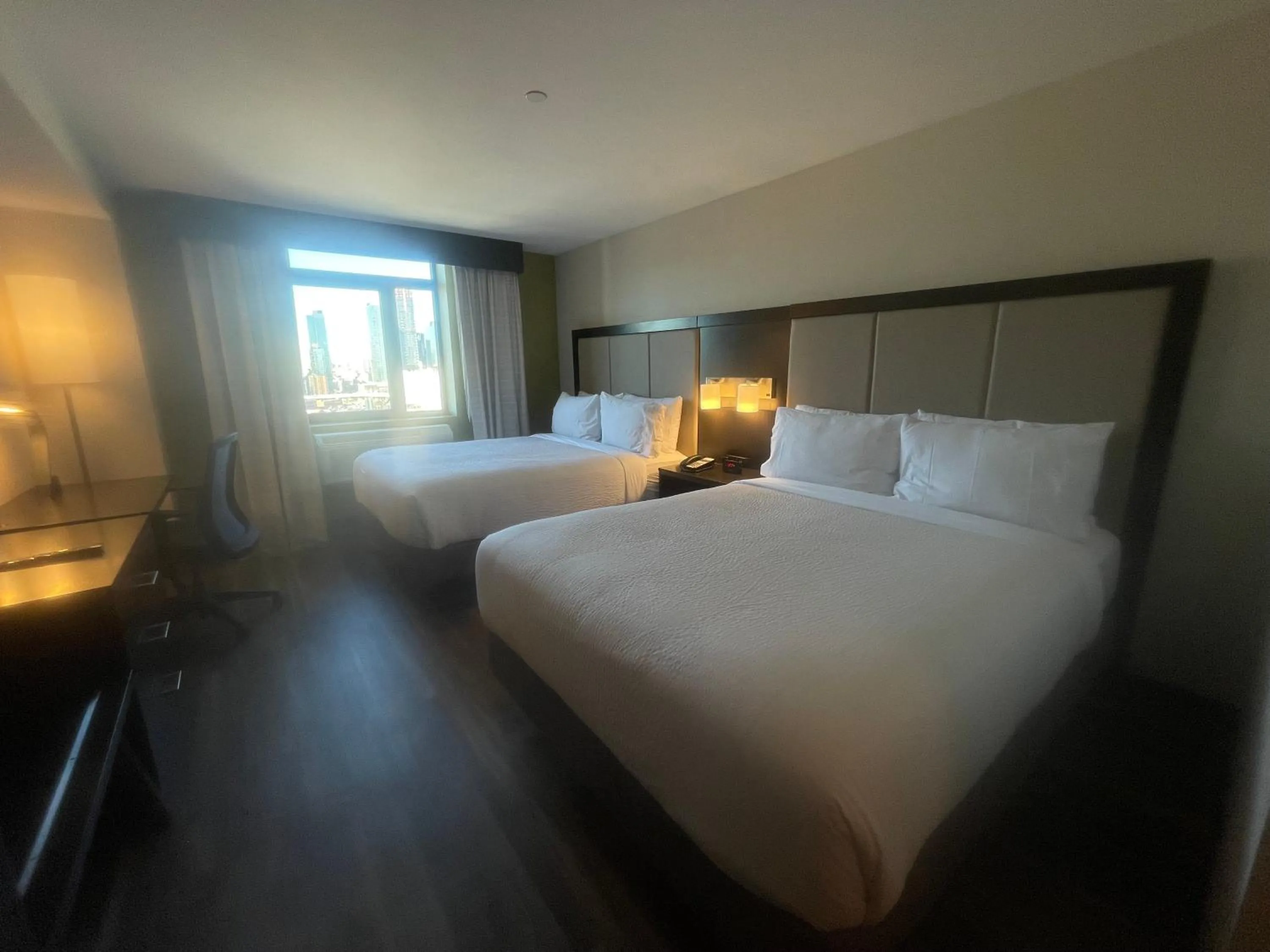 Photo of the whole room, Bed in Holiday Inn Express Long Island City E - New York by IHG