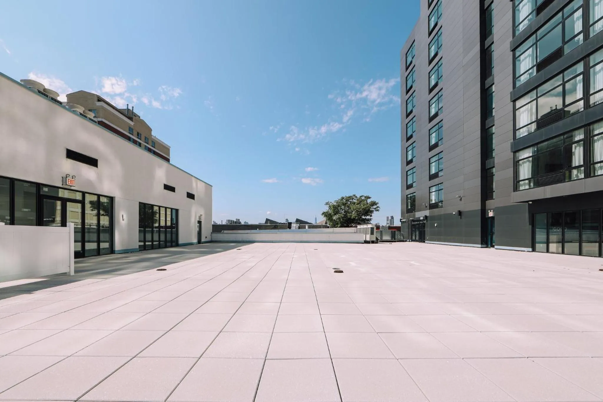 Meeting/conference room in Holiday Inn Express Long Island City E - New York by IHG