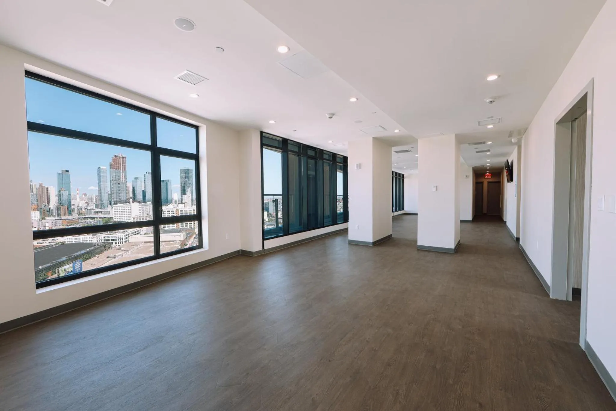 Meeting/conference room in Holiday Inn Express Long Island City E - New York by IHG