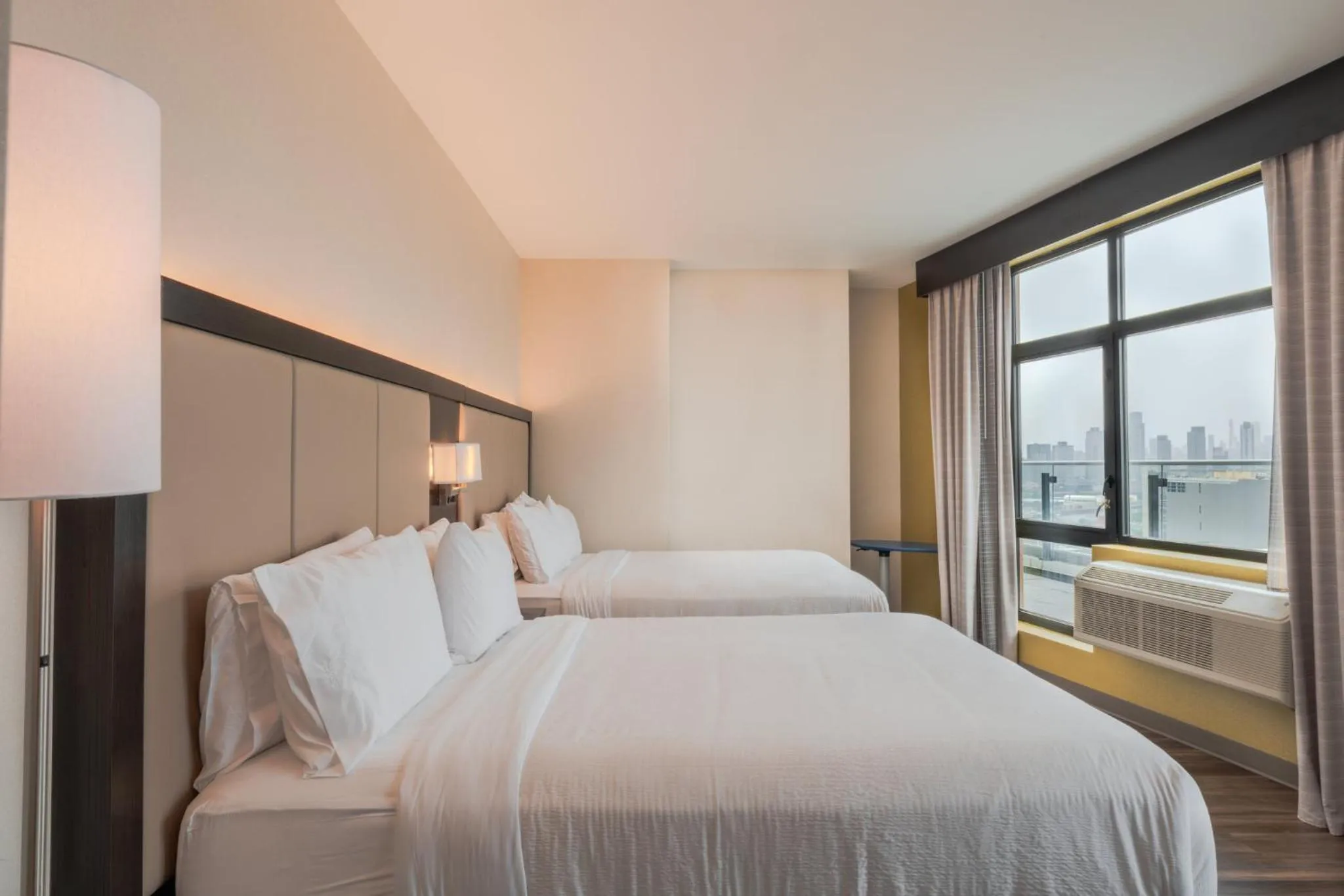 Photo of the whole room, Bed in Holiday Inn Express Long Island City E - New York by IHG