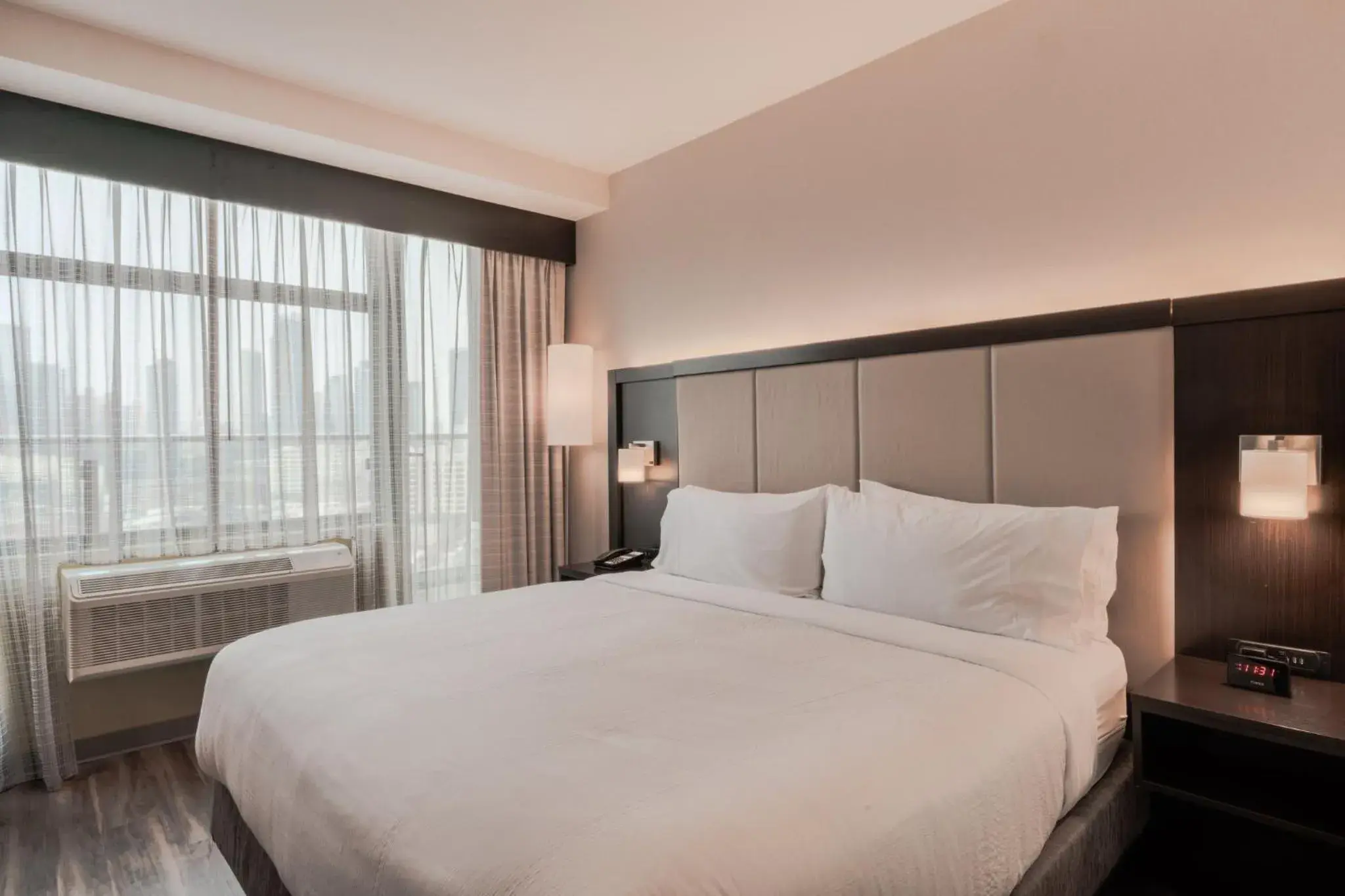 Standard King Room with Bridge View in Holiday Inn Express Long Island City E - New York by IHG Standard King Room with Bridge View in Holiday Inn Express Long Island City E - New York by IHG