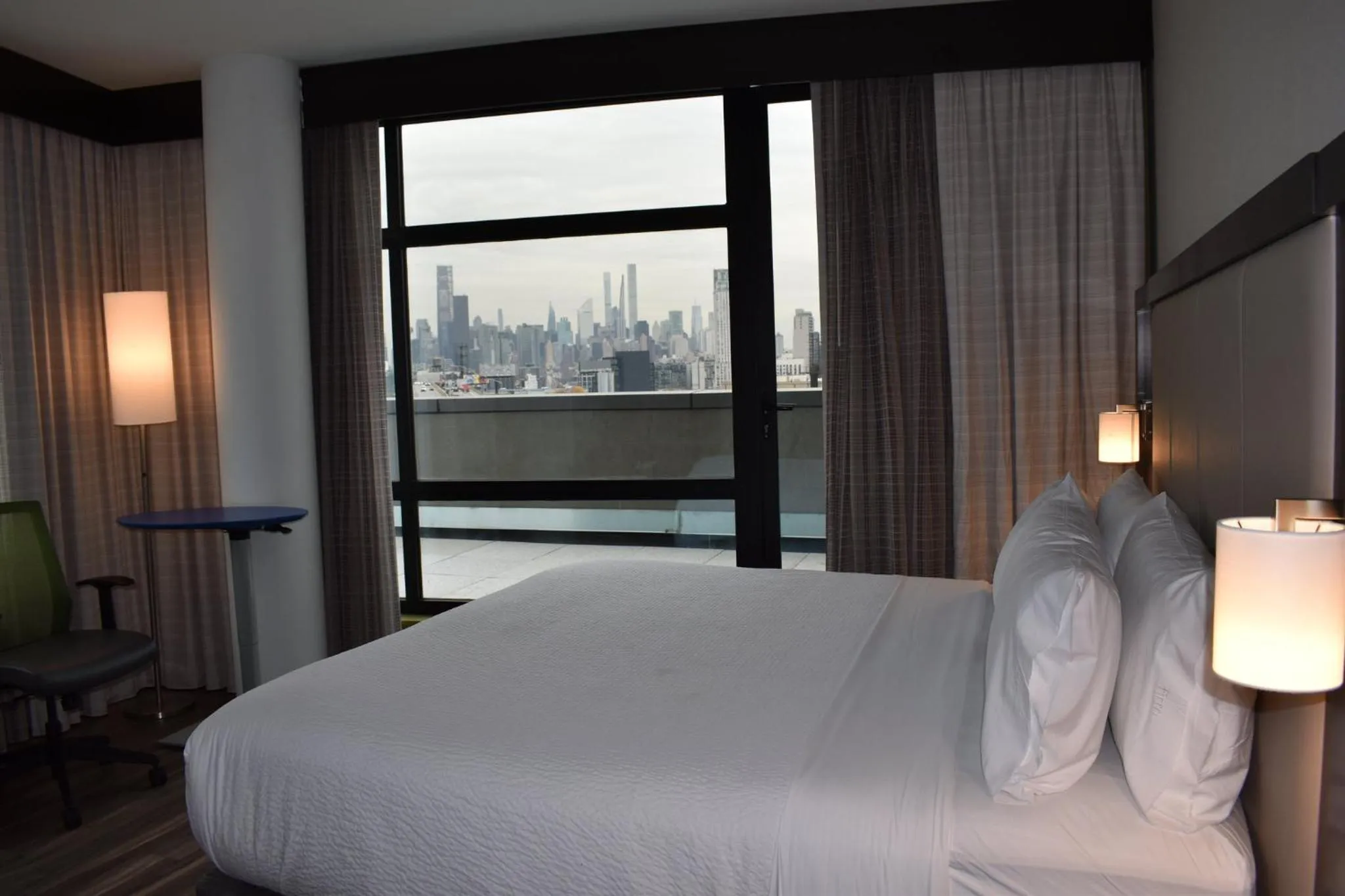 Photo of the whole room, Bed in Holiday Inn Express Long Island City E - New York by IHG