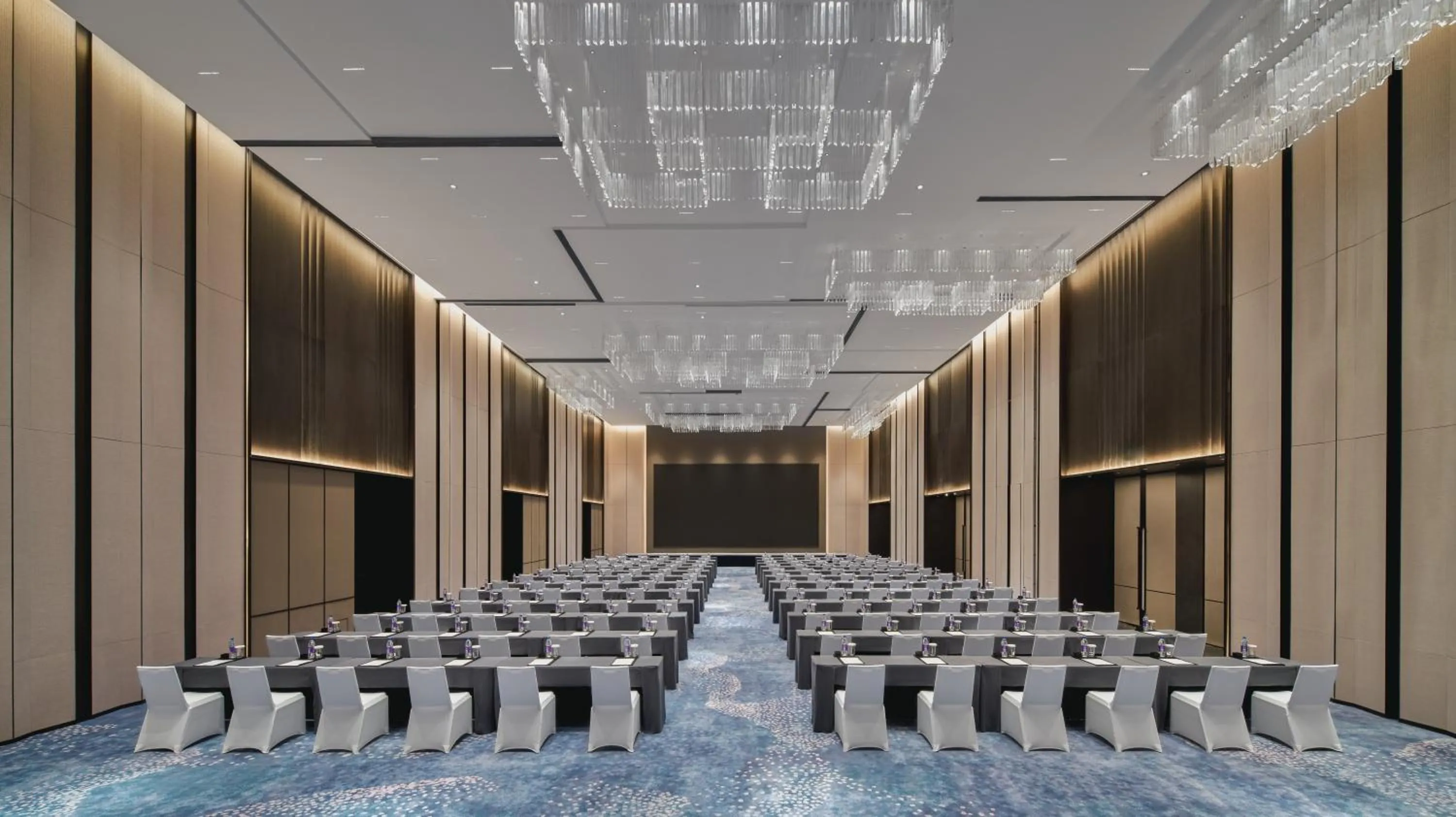 Meeting/conference room in Crowne Plaza Shangluo, an IHG Hotel
