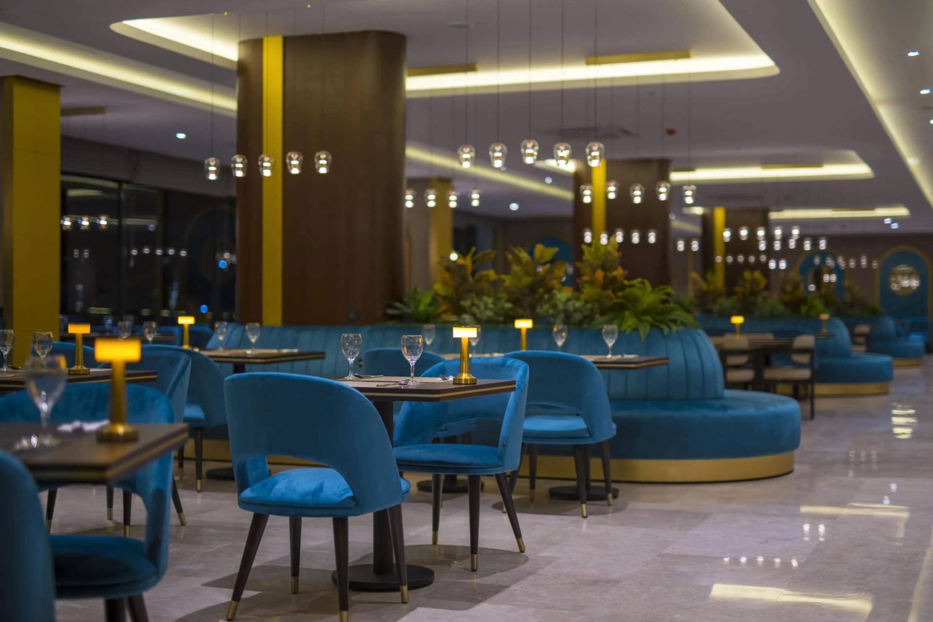 Restaurant/places to eat in Crowne Plaza Yalova by IHG