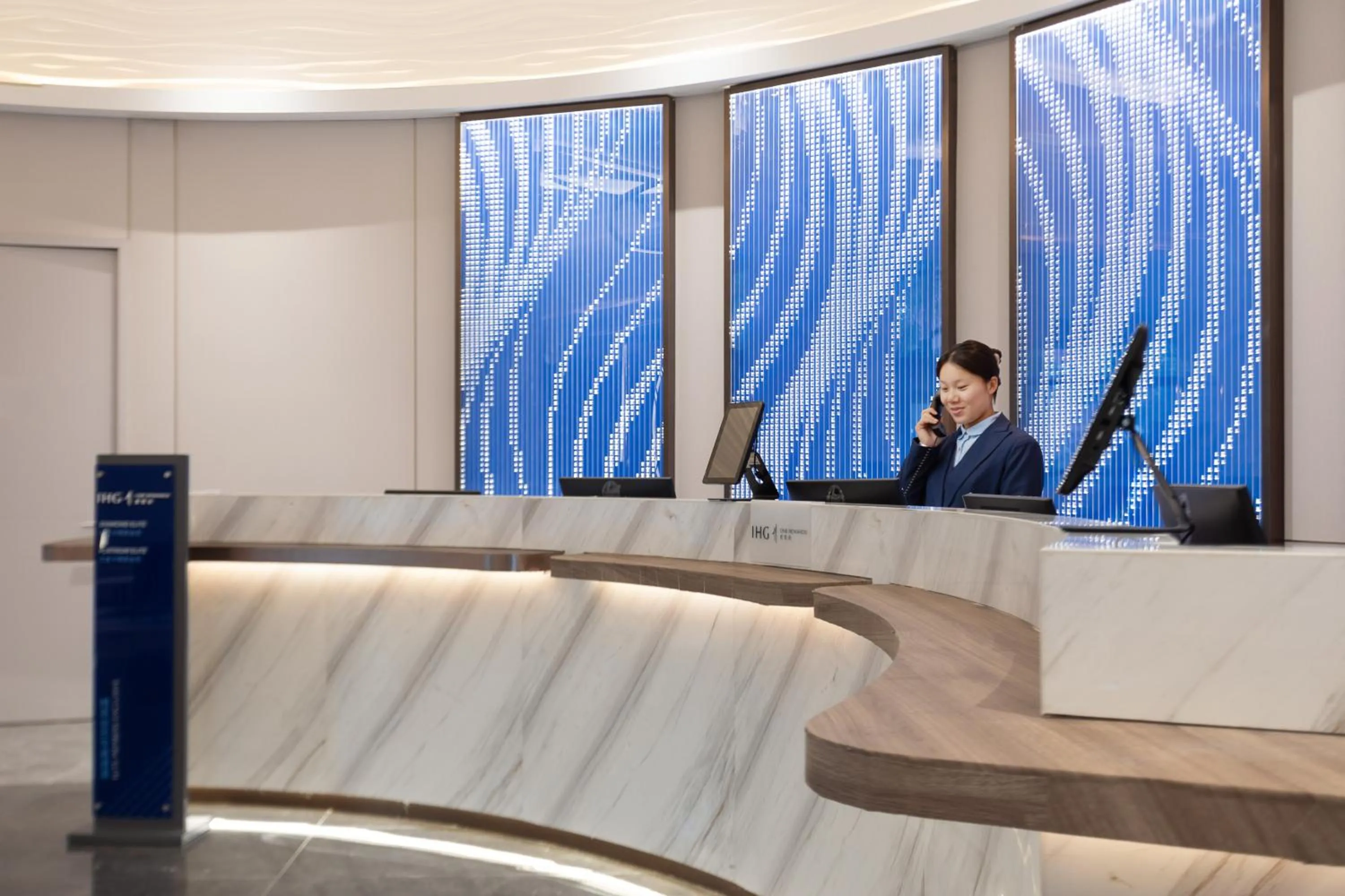 Lobby or reception in Holiday Inn Express Shanghai Gumei by IHG