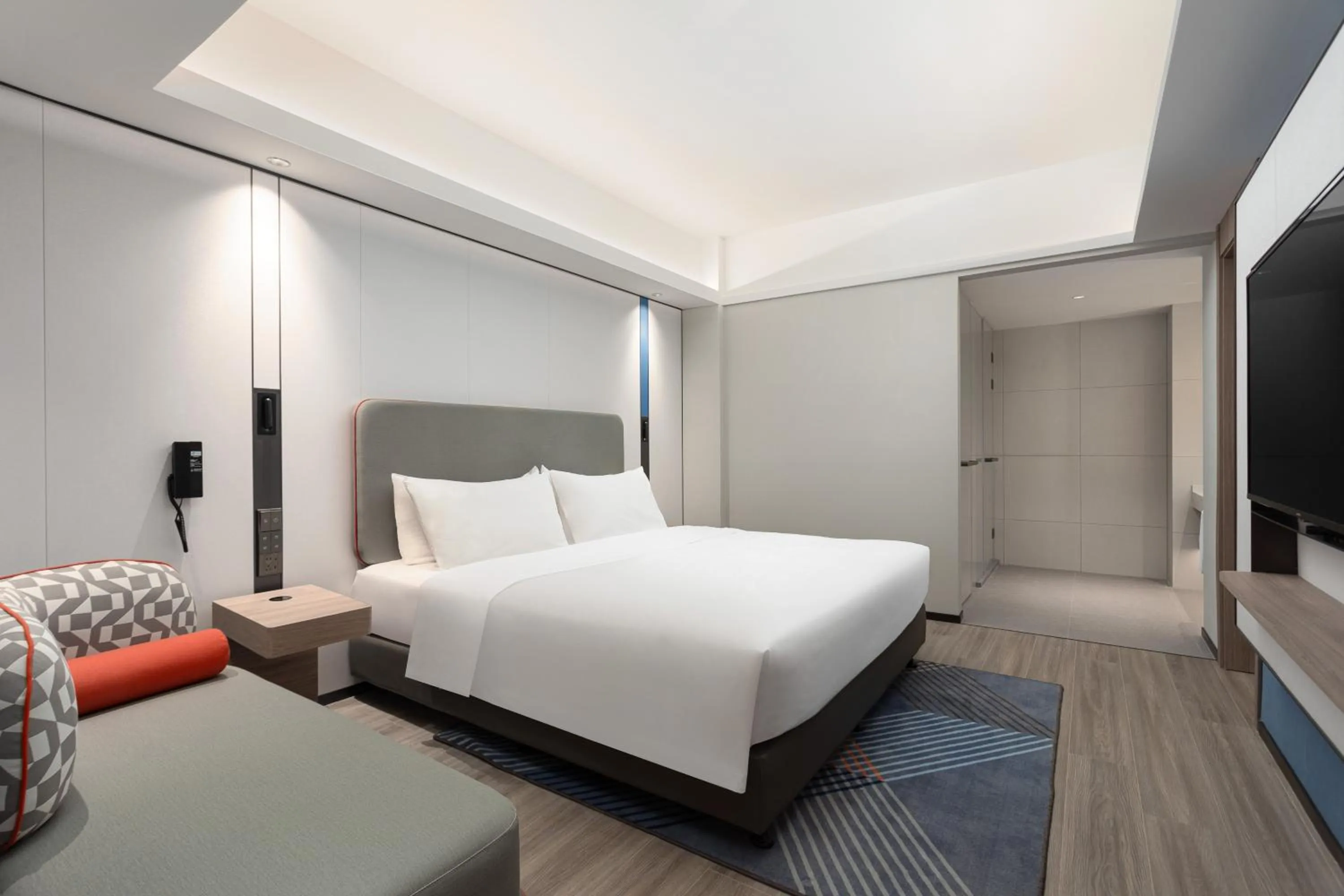 Bedroom, Bed in Holiday Inn Express Shanghai Gumei by IHG