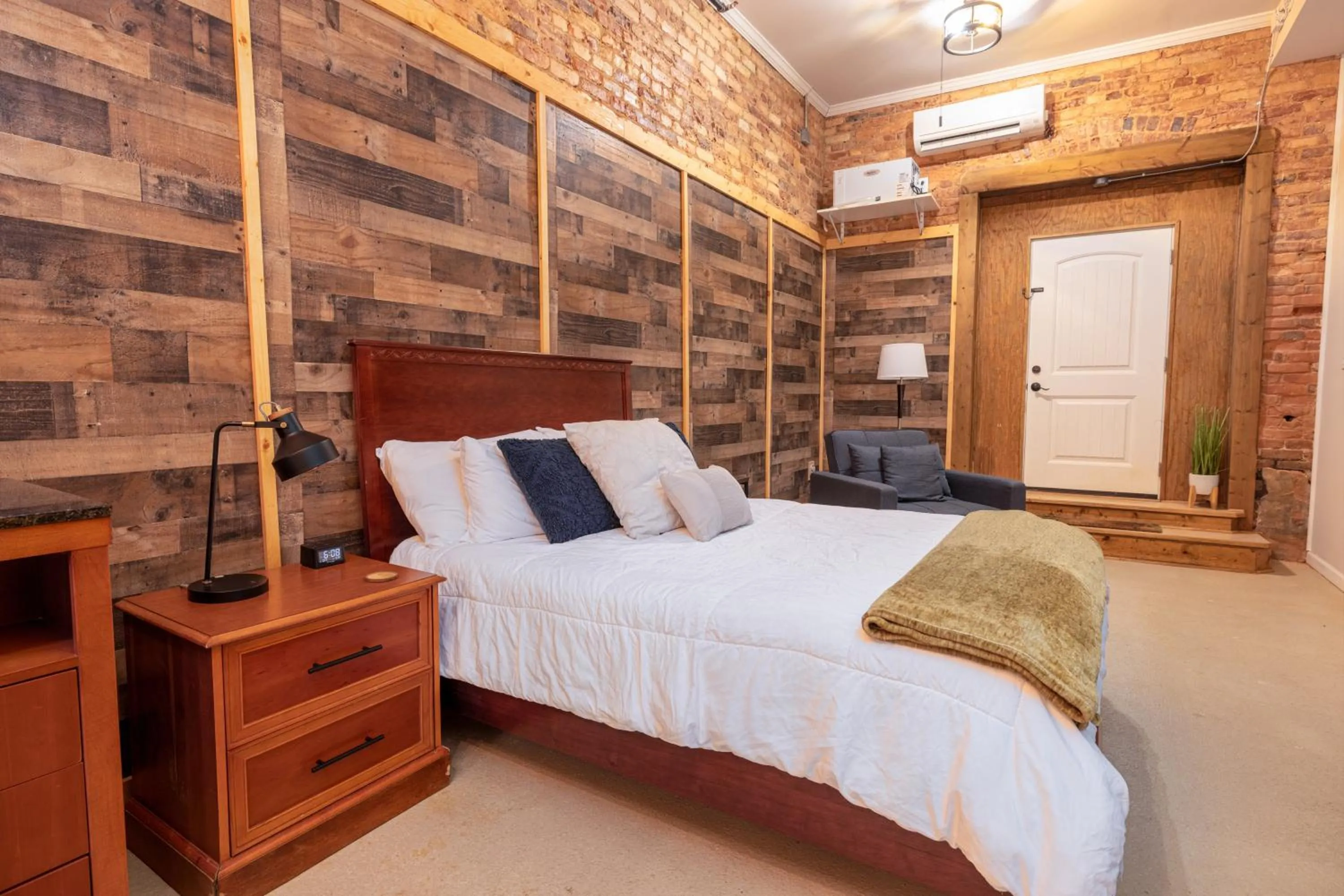 Bed in Hartwell Suites
