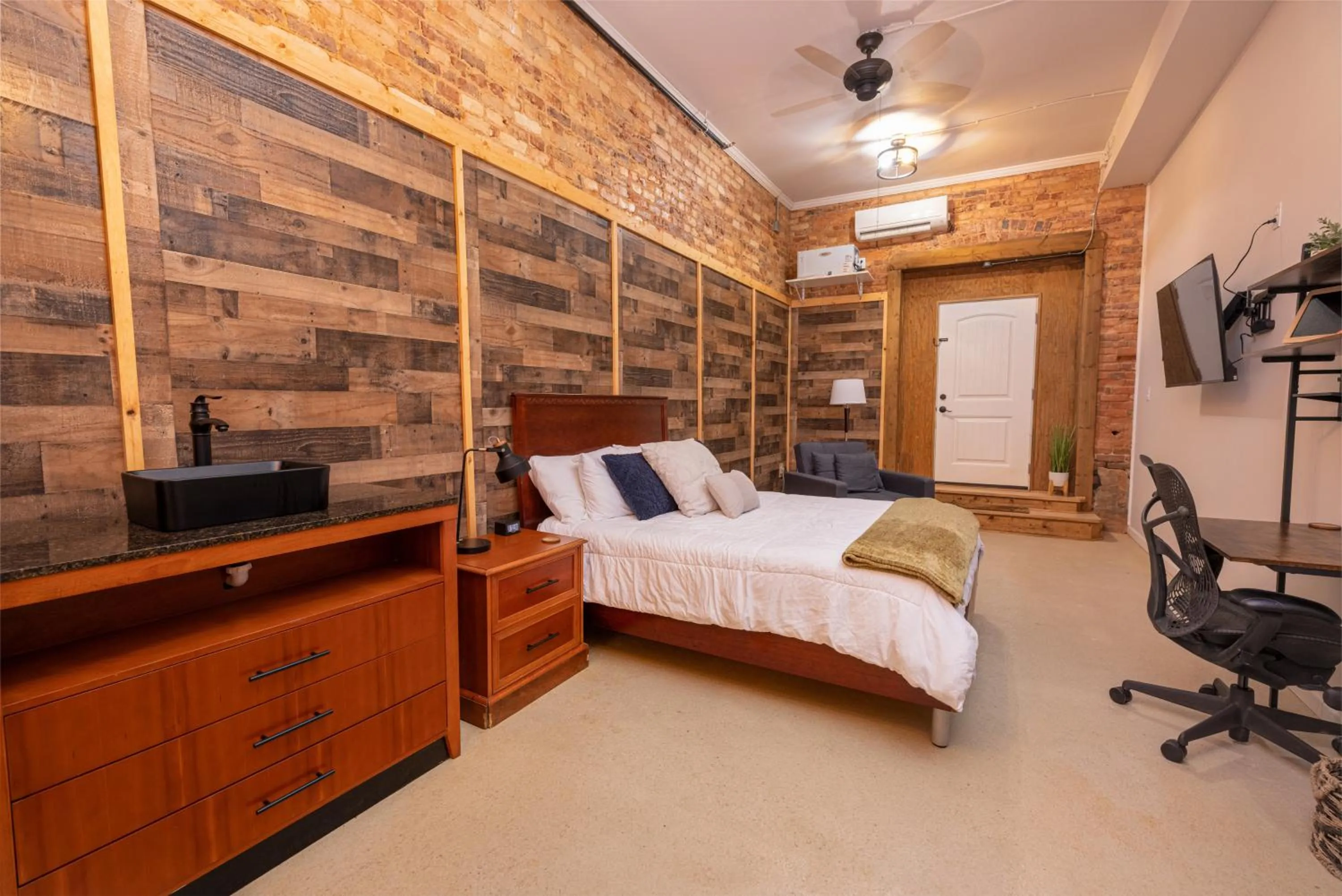 Bed in Hartwell Suites
