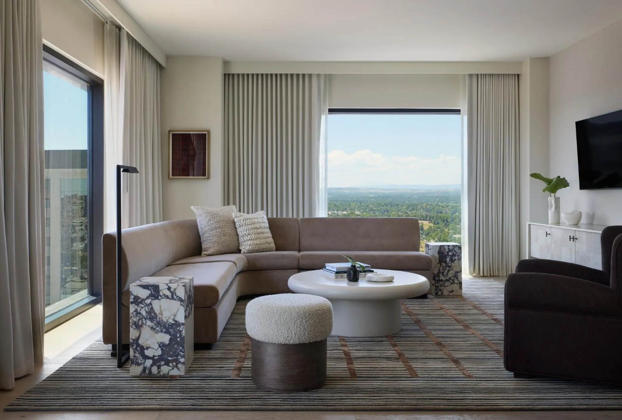 Photo of the whole room in Kimpton Claret Hotel by IHG