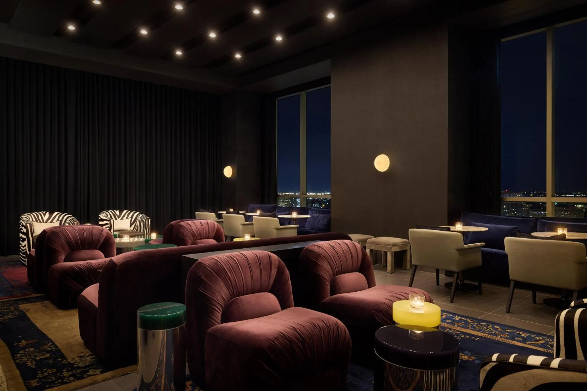 Lounge or bar in Kimpton Claret Hotel by IHG