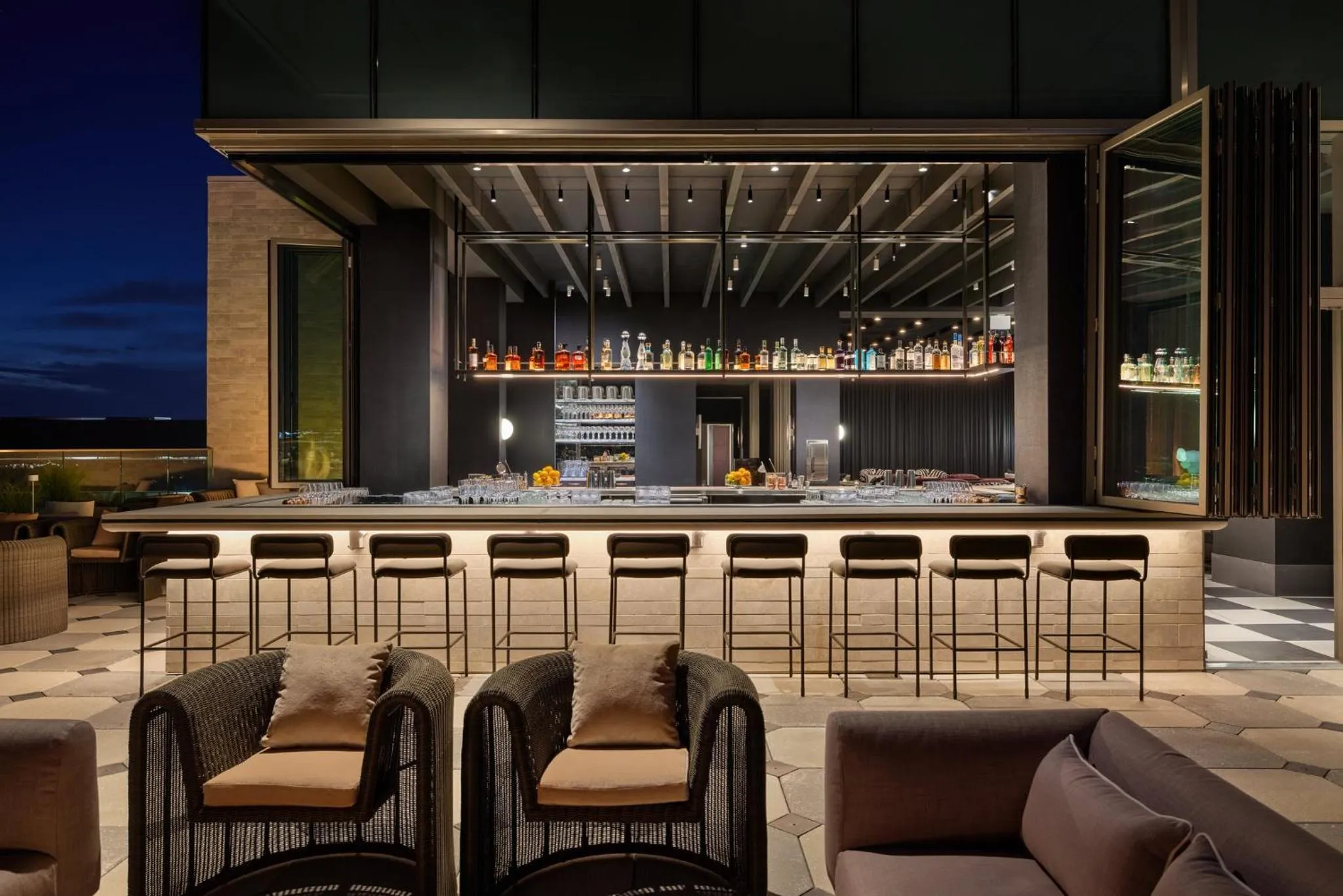 Lounge or bar in Kimpton Claret Hotel by IHG