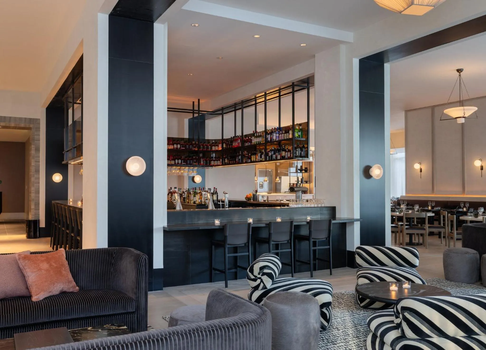 Restaurant/places to eat in Kimpton Claret Hotel by IHG