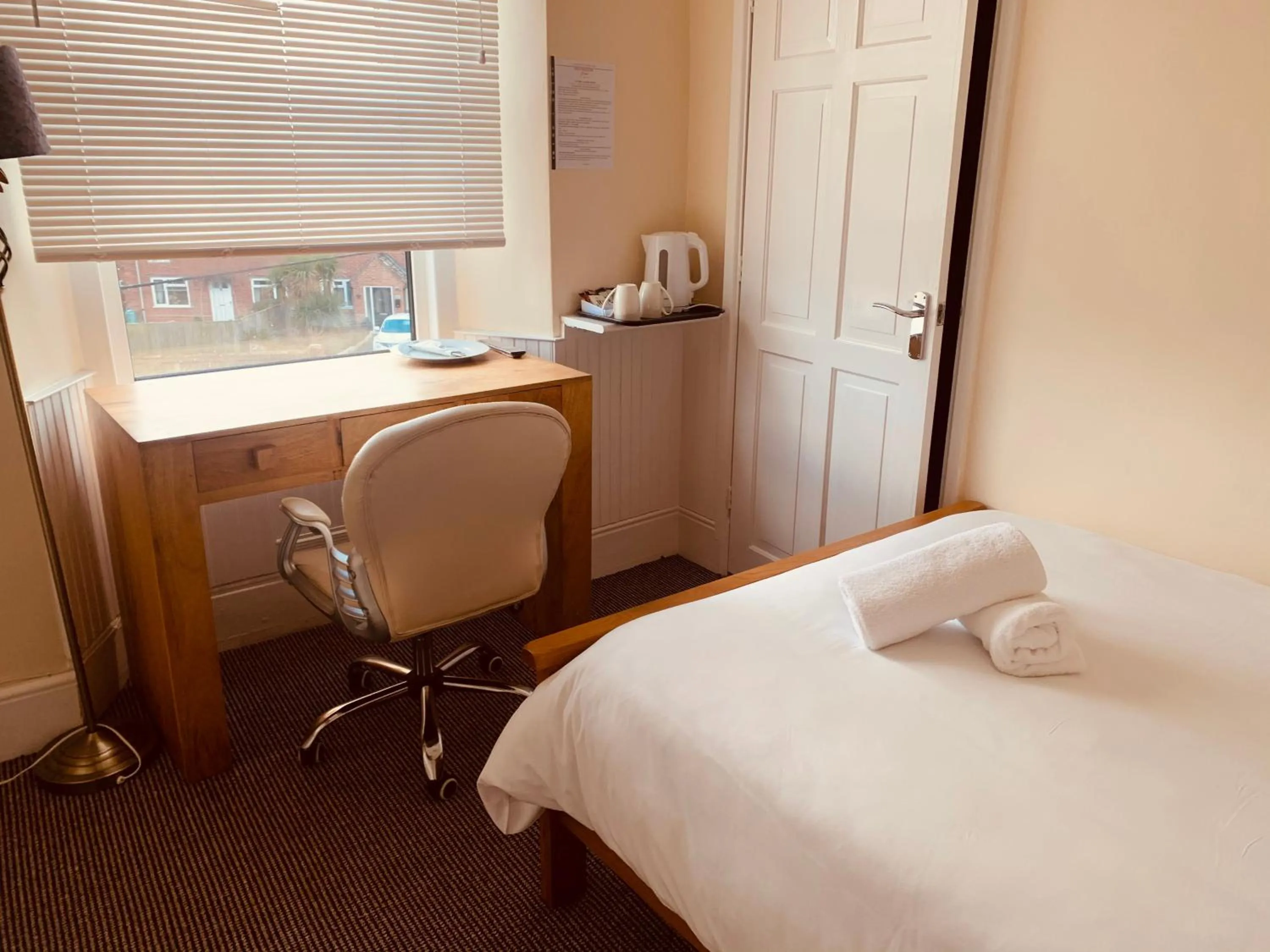 Bedroom, Bed in Preston Hotel