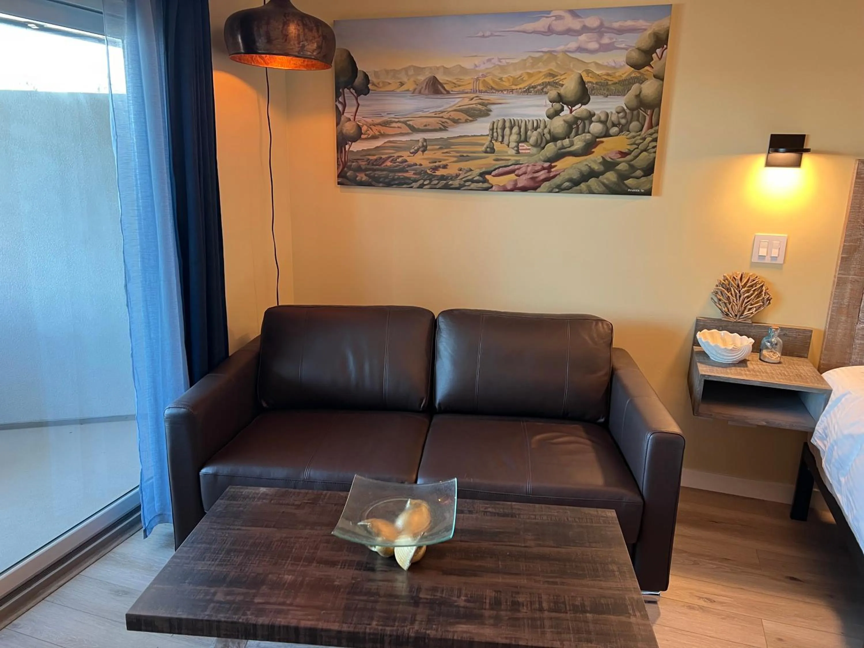 TV and multimedia in HarborWalk Inn