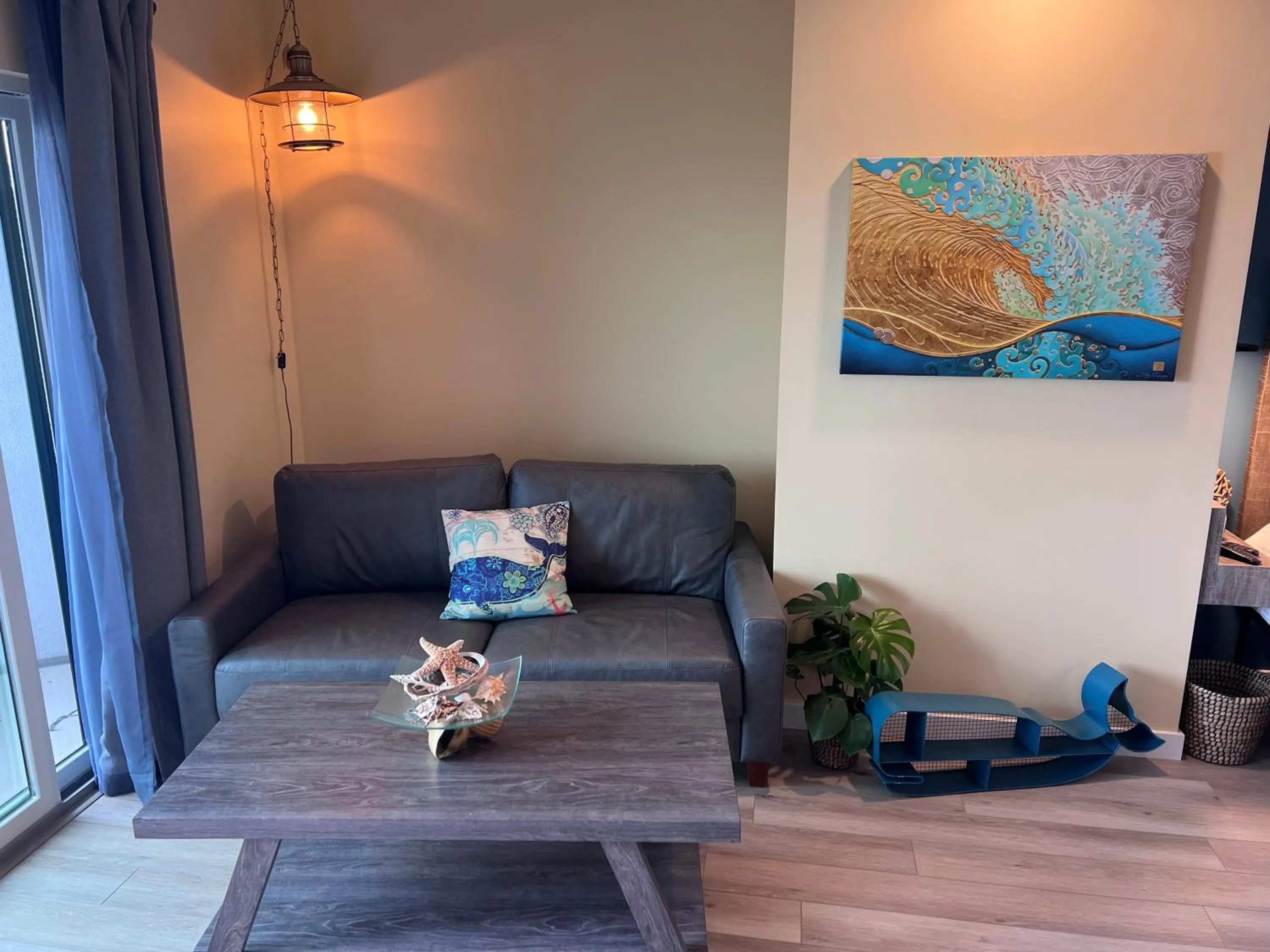 Bed in HarborWalk Inn