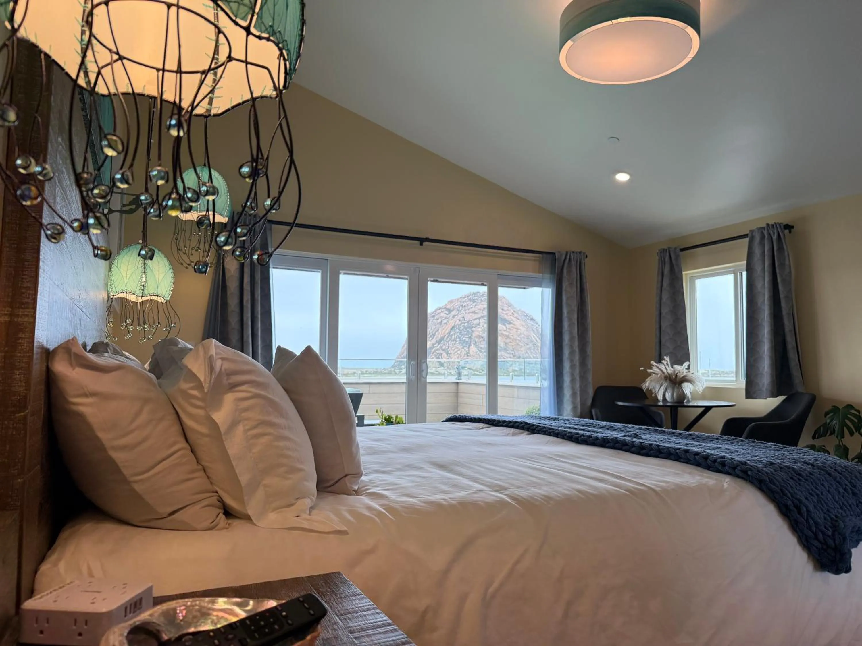 Photo of the whole room, Bed in HarborWalk Inn