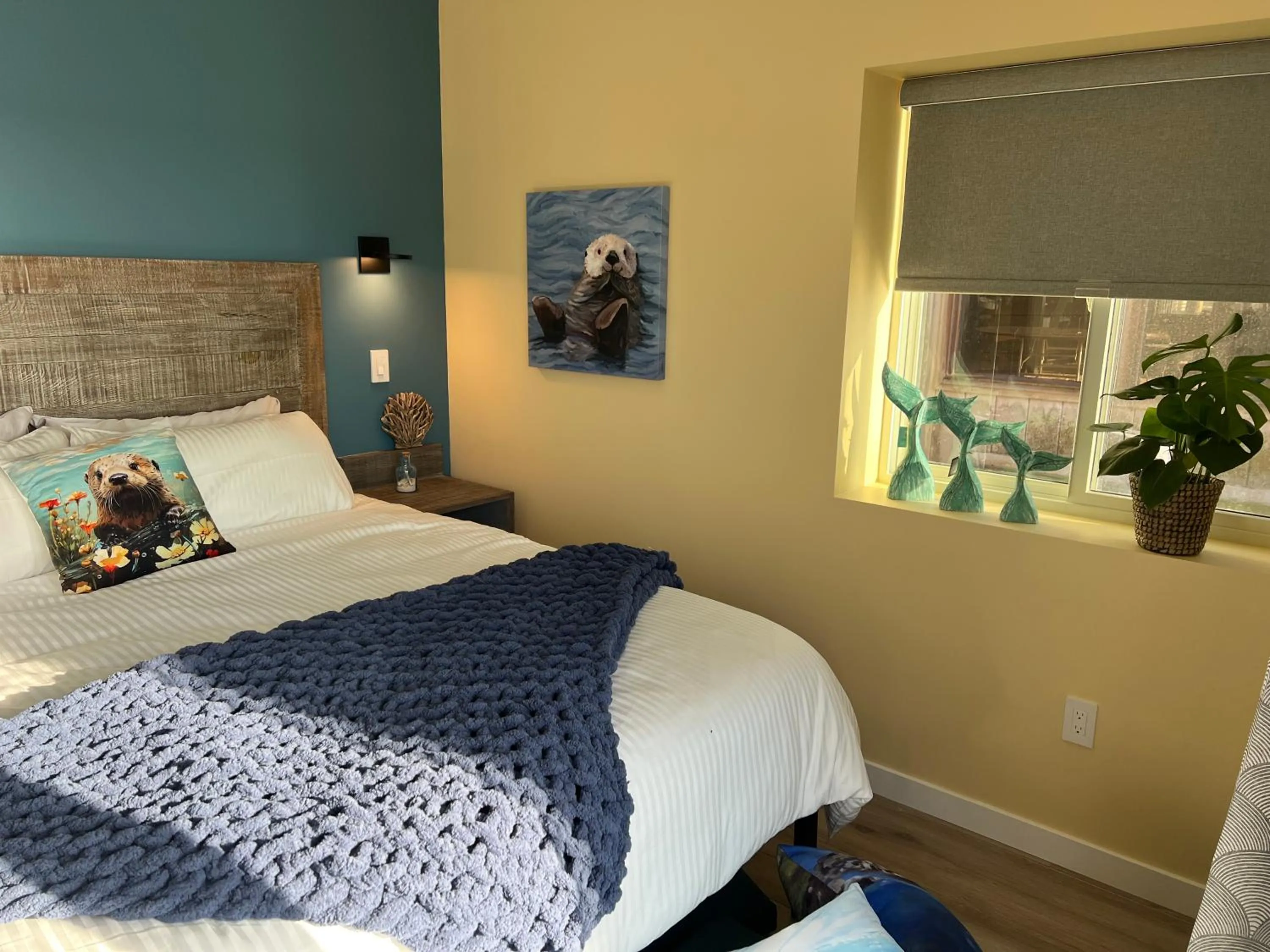 Bed in HarborWalk Inn