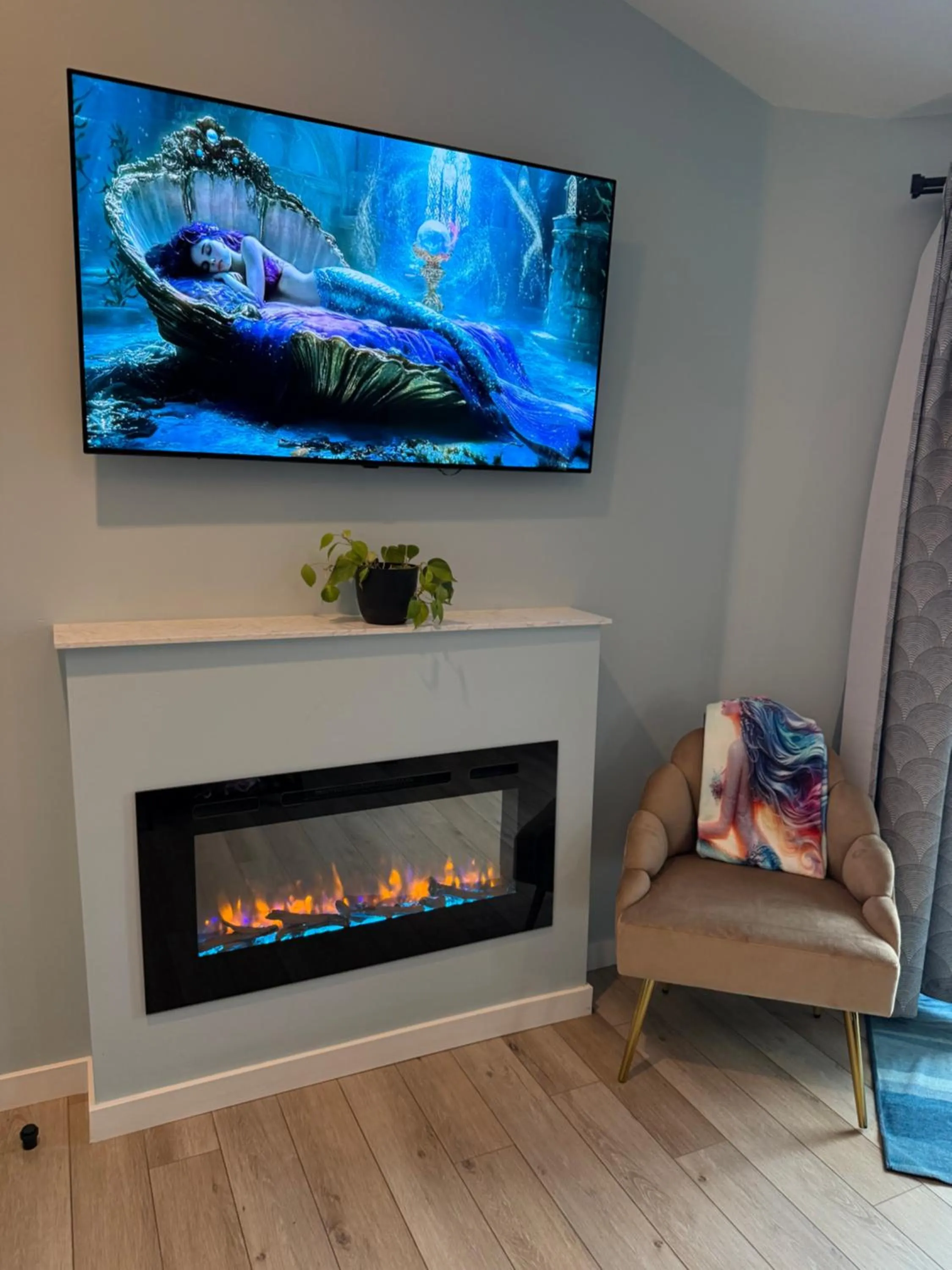 TV and multimedia in HarborWalk Inn