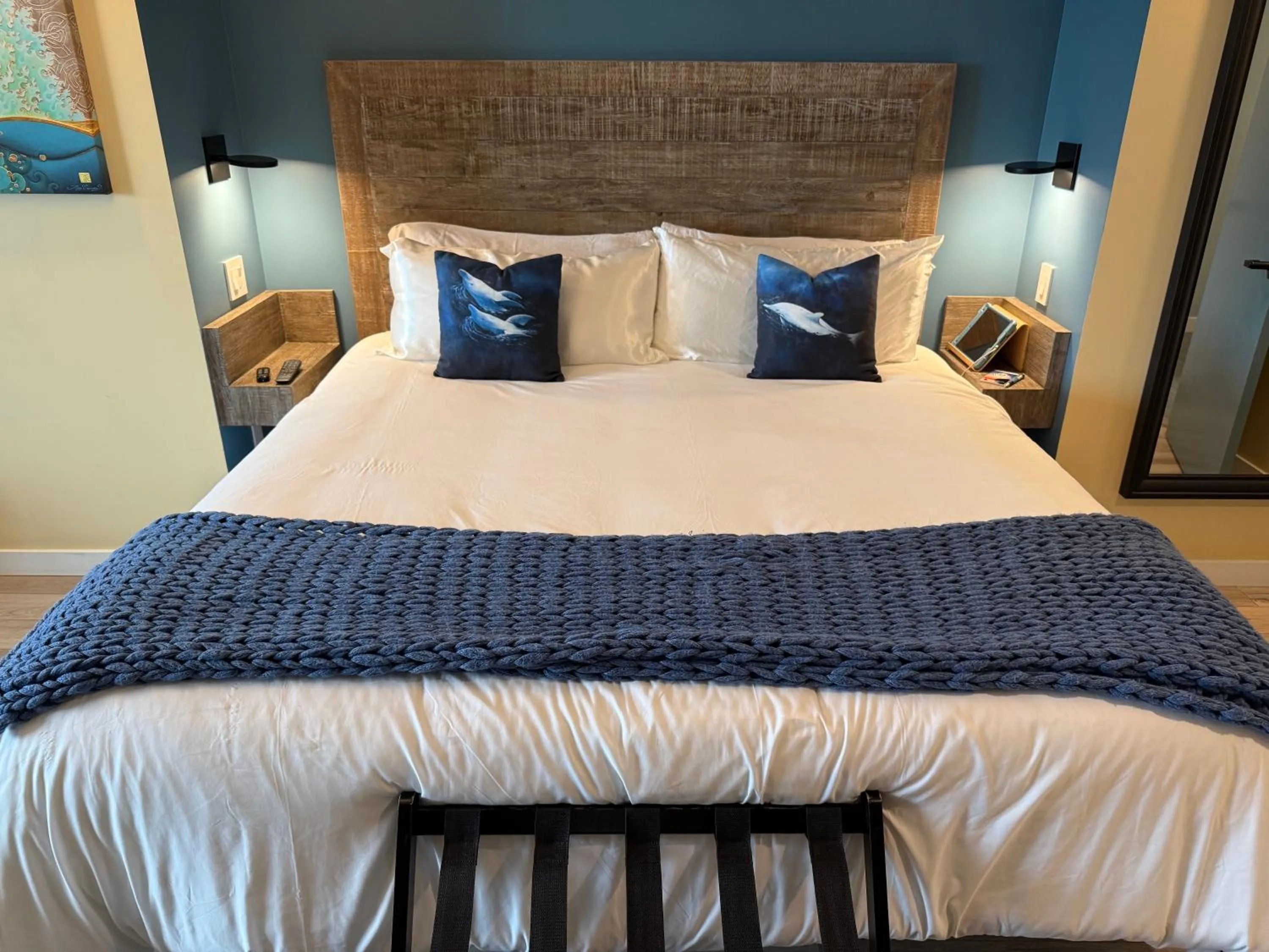 Bed in HarborWalk Inn