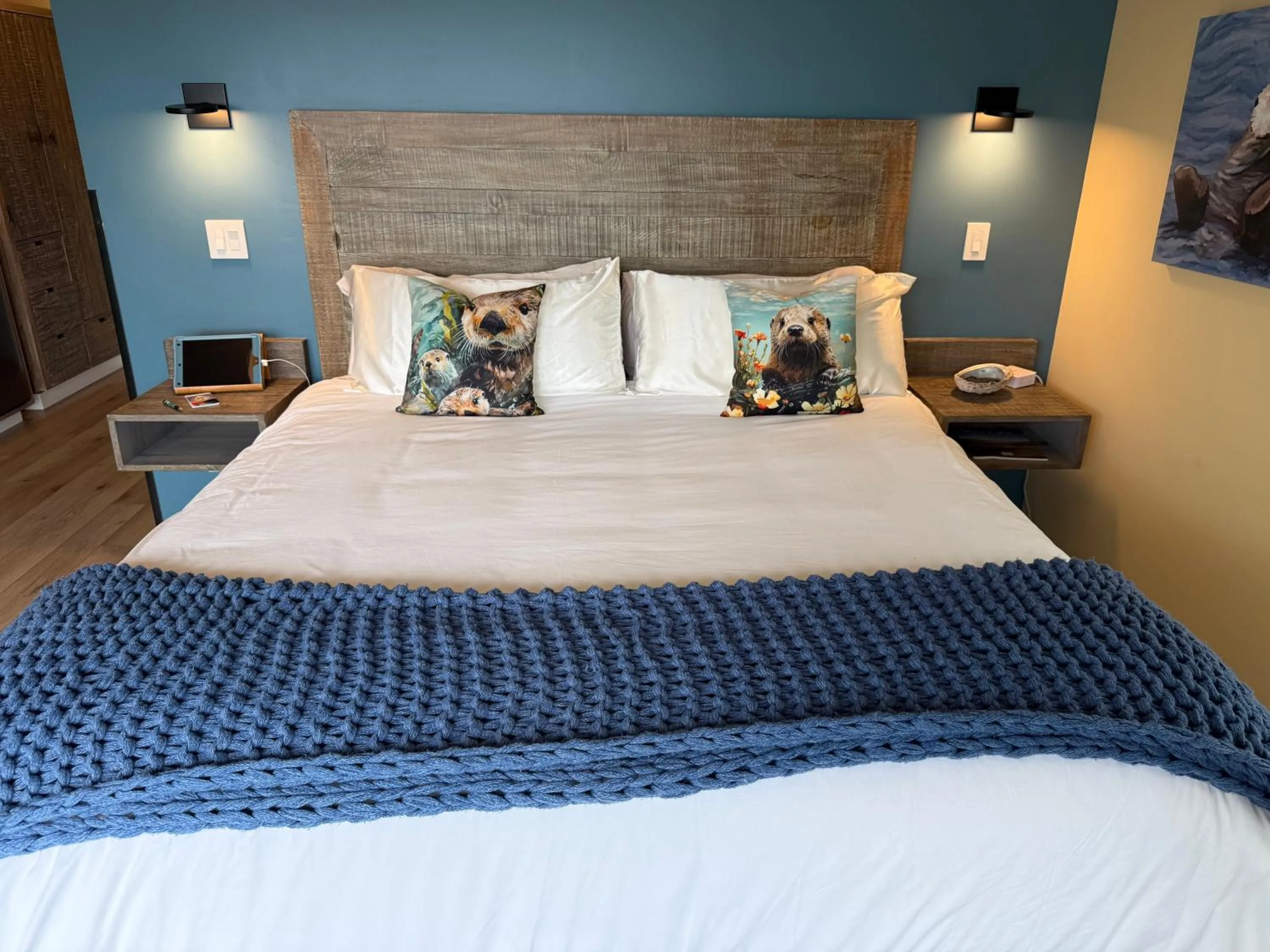 Bed in HarborWalk Inn