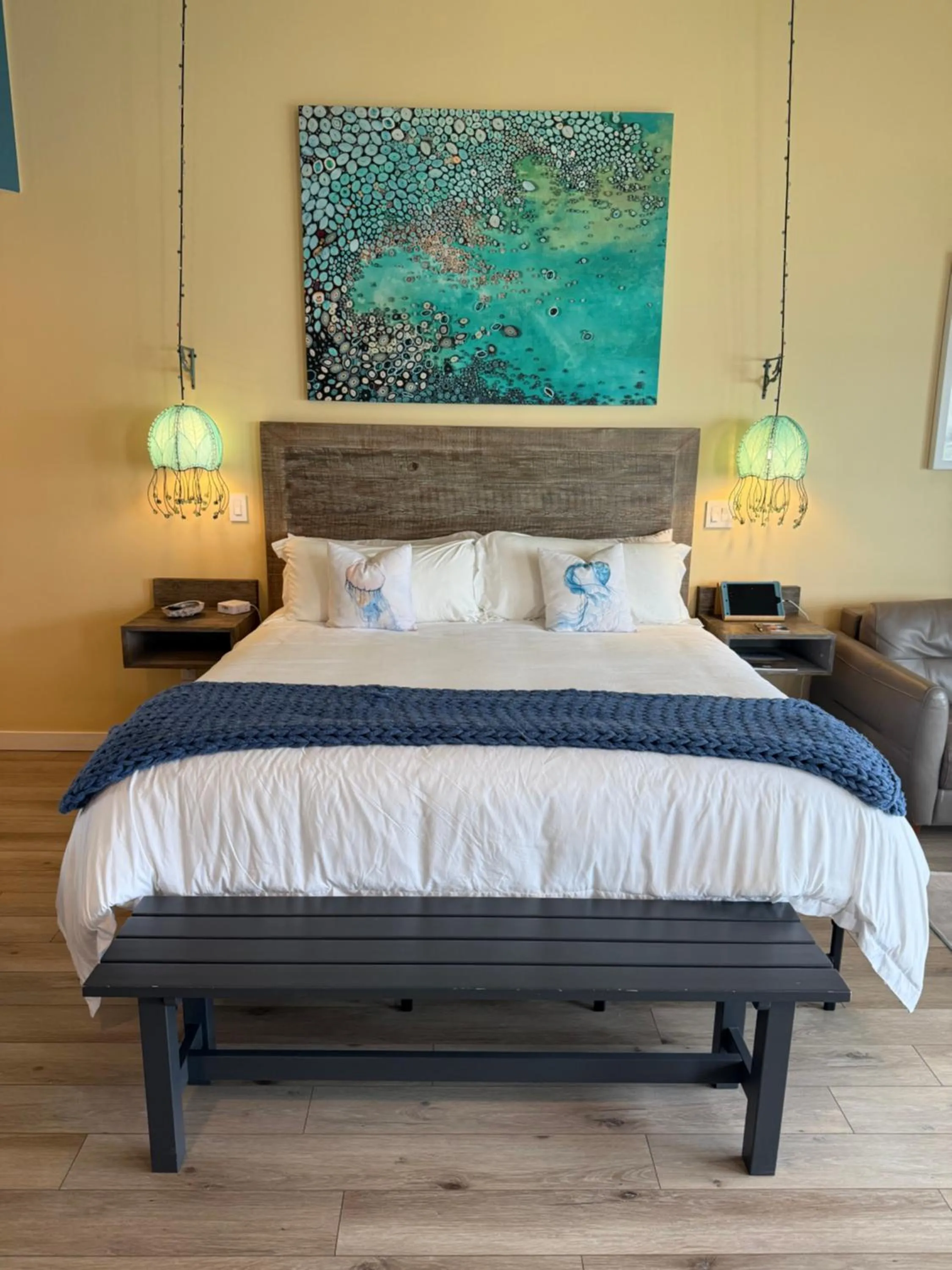 Bed in HarborWalk Inn