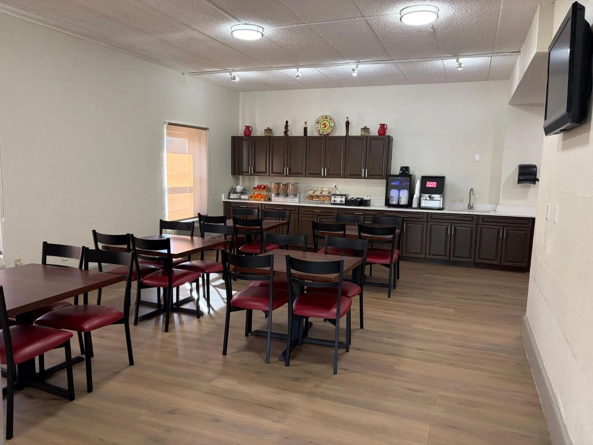 Breakfast in HomeTowne Studios by Red Roof Richmond, VA - W Broad St