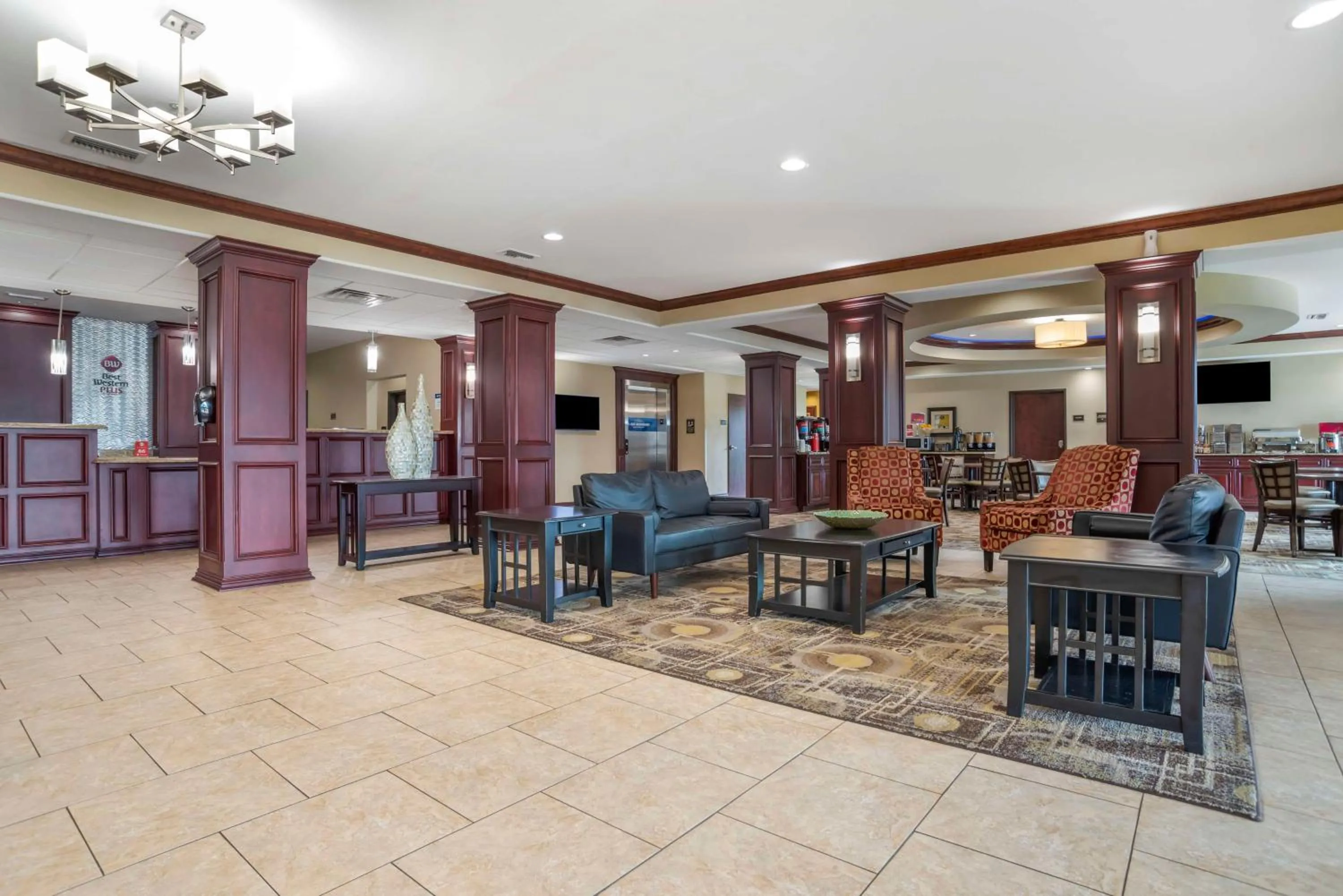 Lobby or reception in Best Western Plus Chalmette Hotel