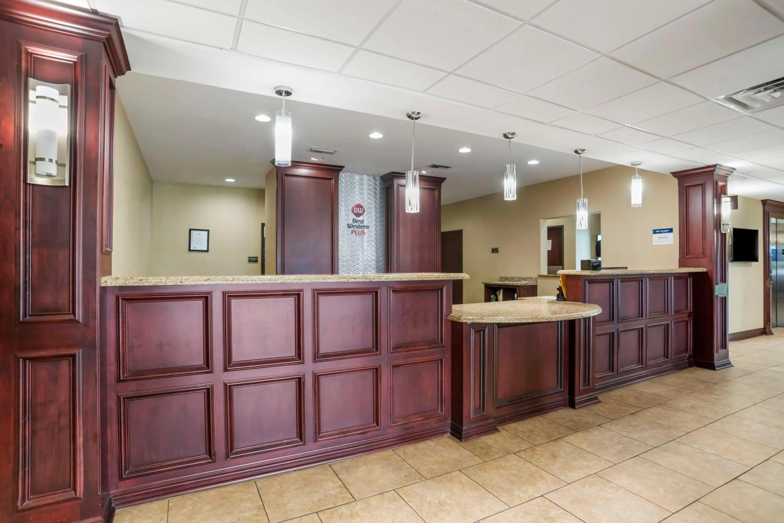 Lobby or reception in Best Western Plus Chalmette Hotel