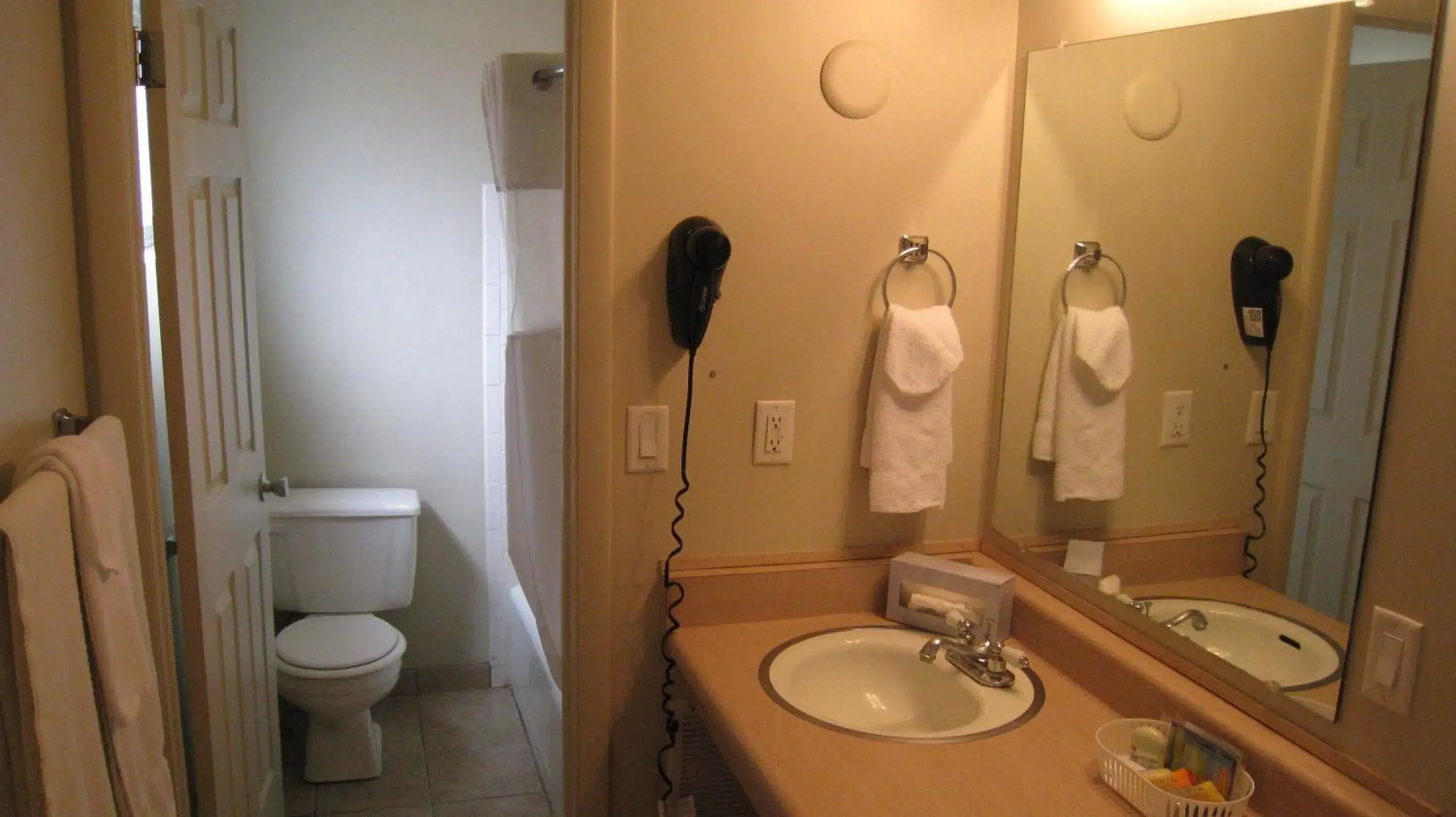 Queen Room with Two Queen Beds in Heber Inn Queen Room with Two Queen Beds in Heber Inn