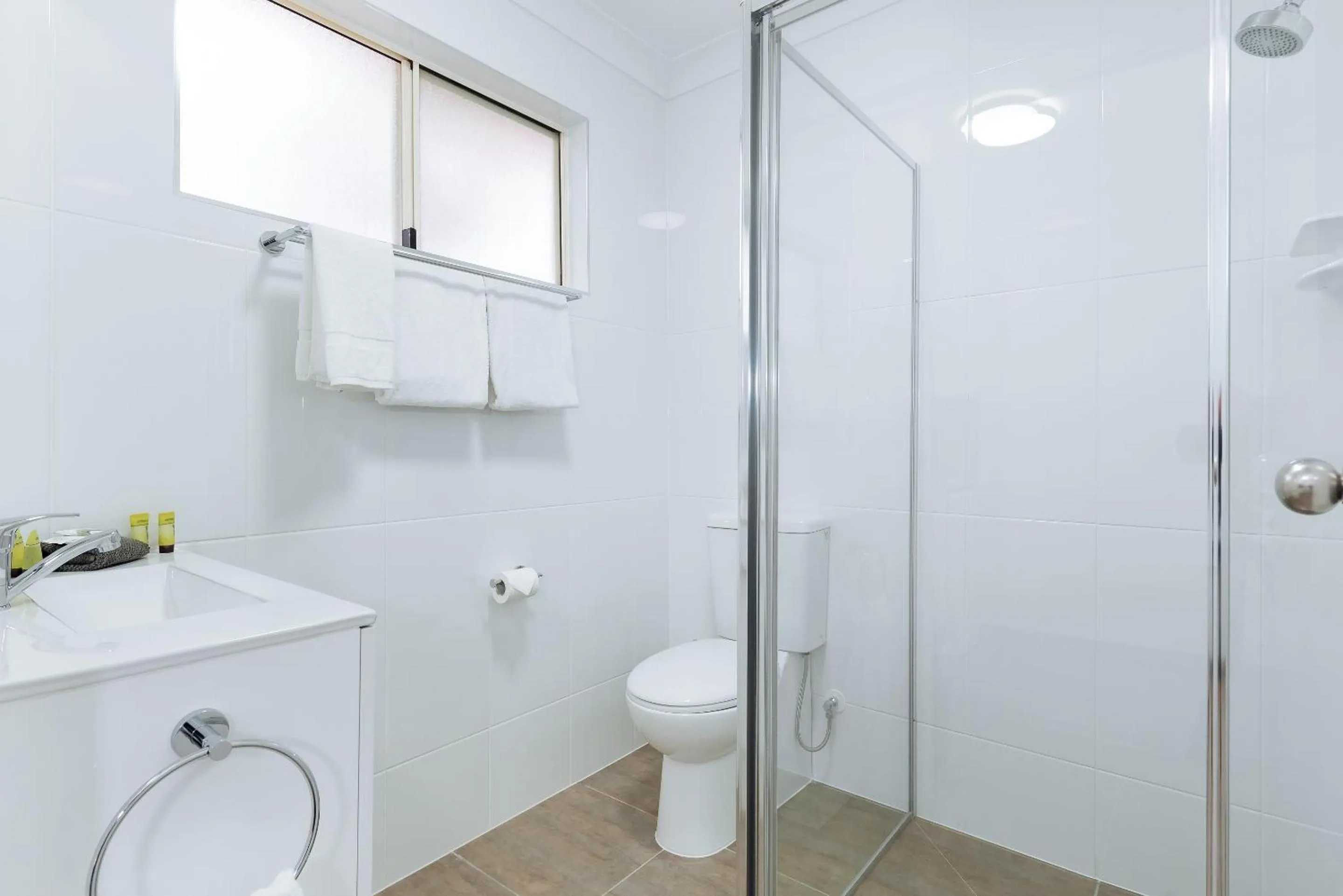 Bathroom in Raintree Motel Biloela