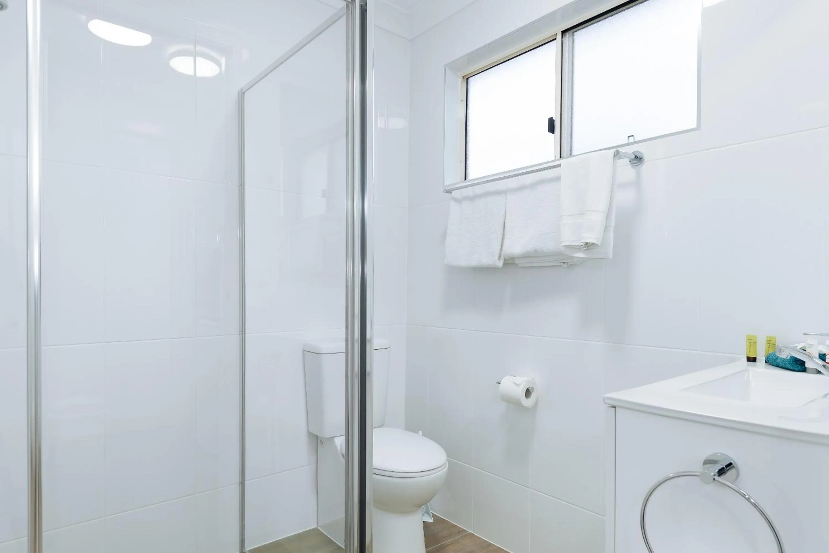 Bathroom in Raintree Motel Biloela