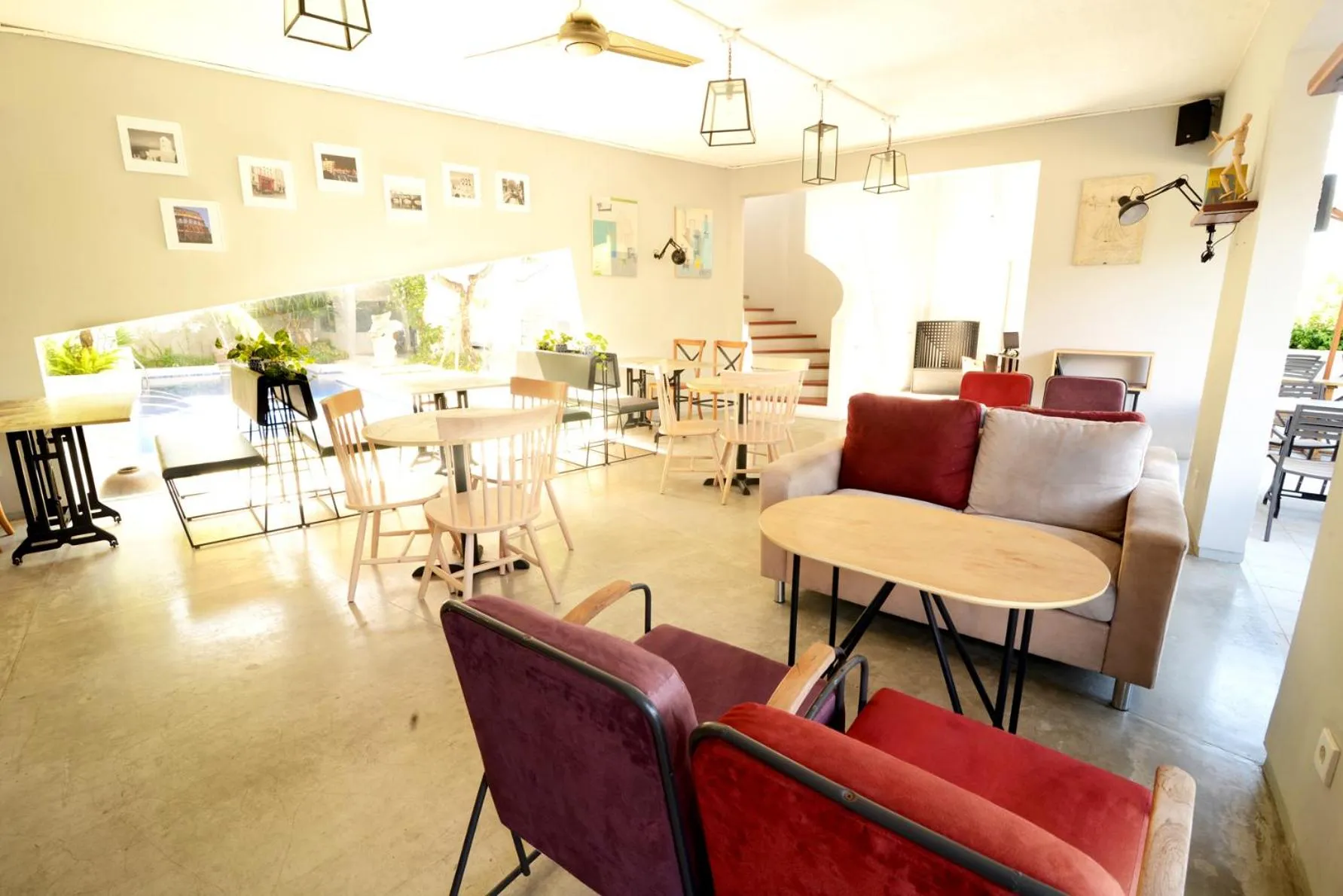 Restaurant/places to eat in Scala Bed and Beyond