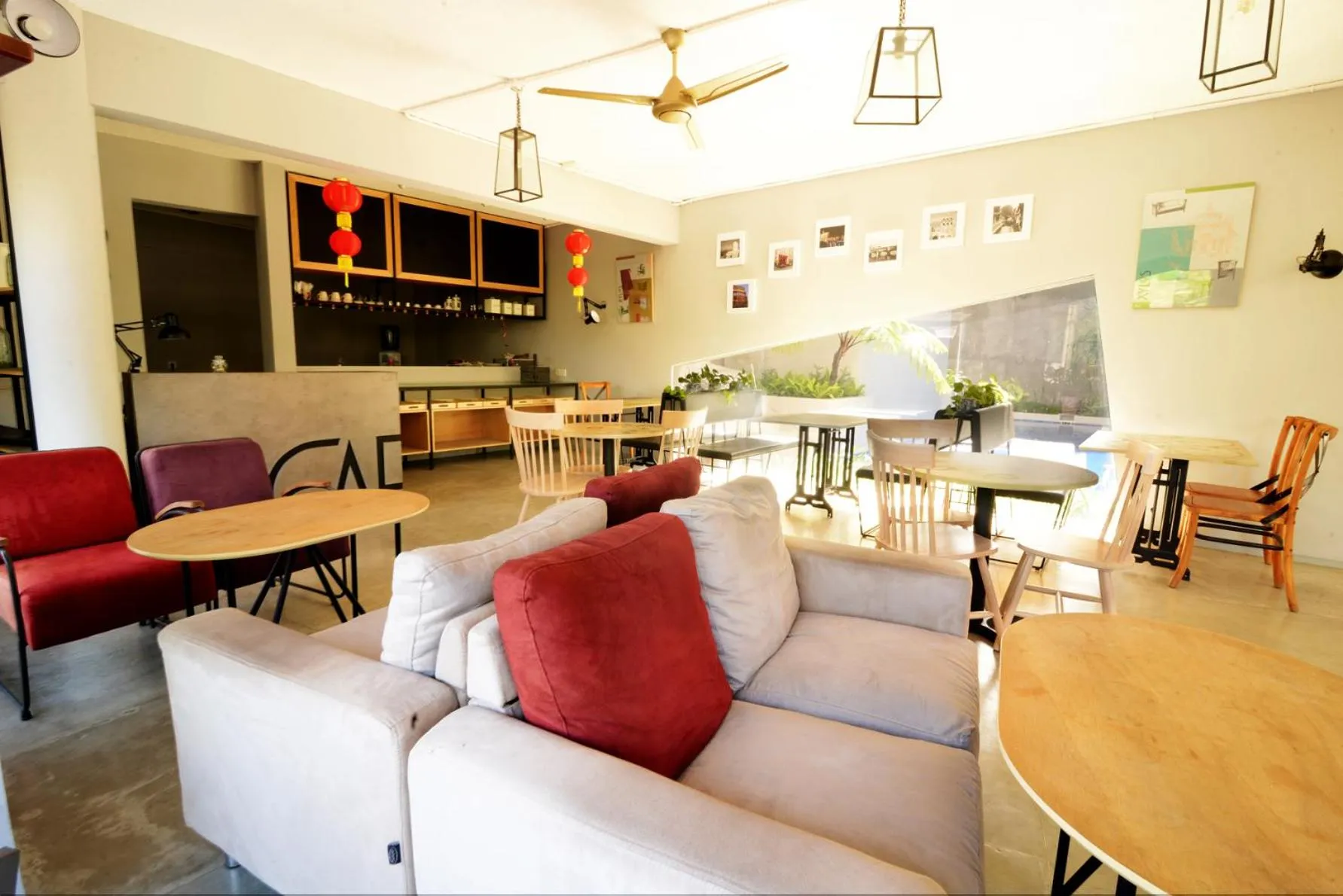 Restaurant/places to eat in Scala Bed and Beyond