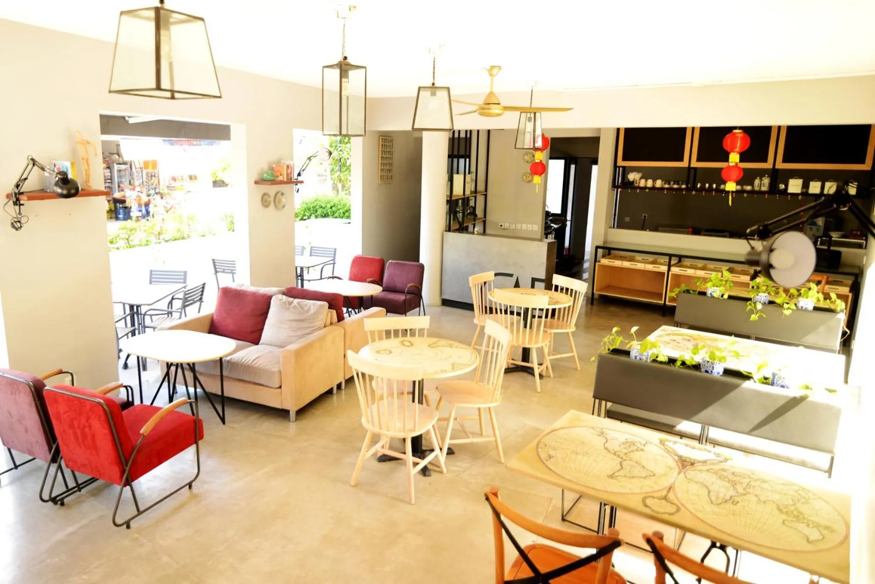 Restaurant/places to eat in Scala Bed and Beyond