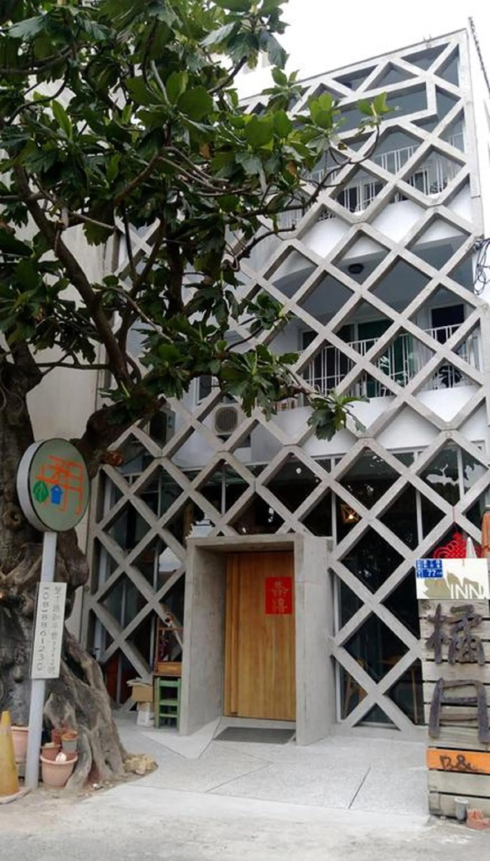 Facade/entrance in 墾丁橘月Orange Moon Inn